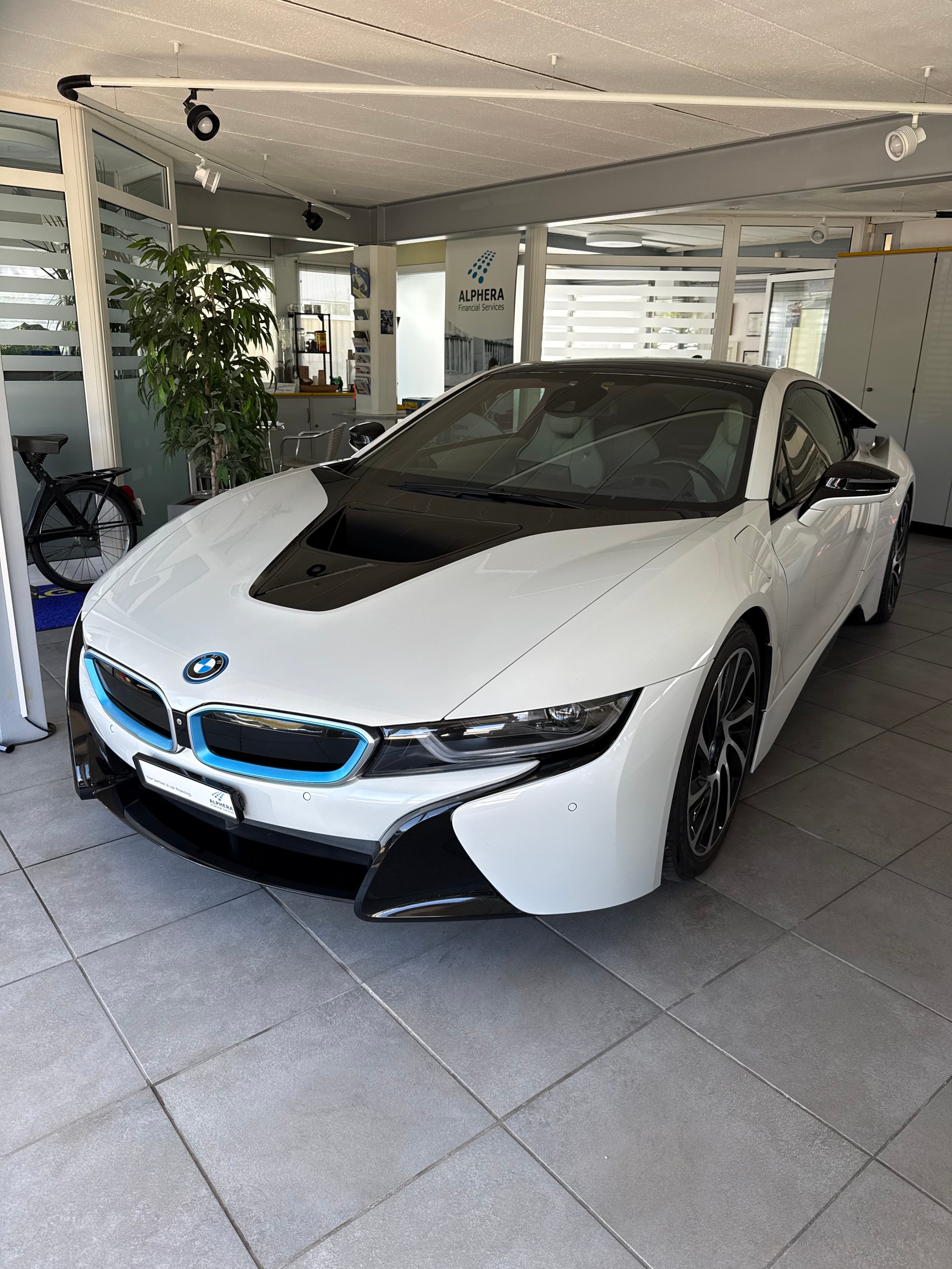 BMW i8 Coupé-image-5
