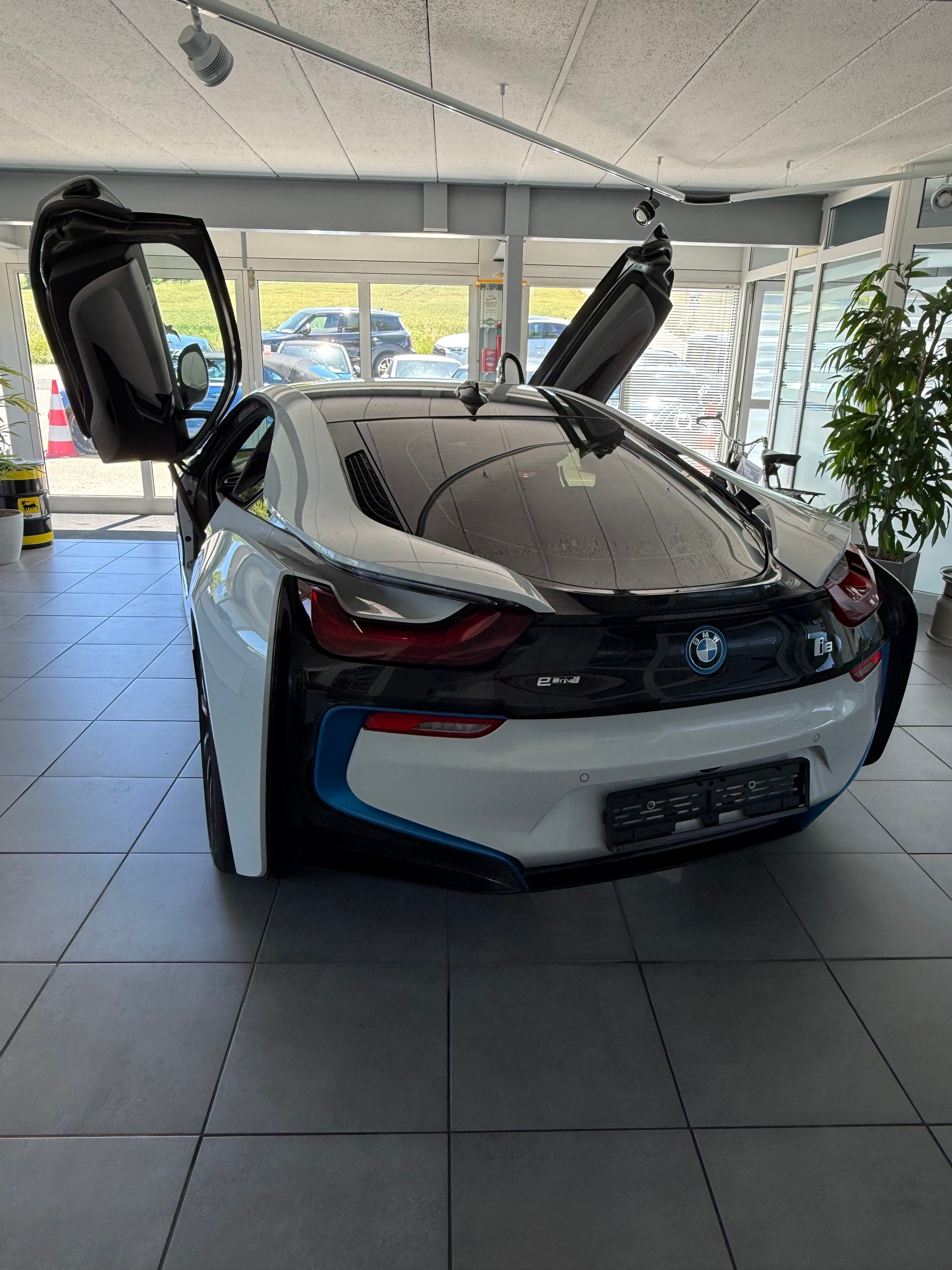 BMW i8 Coupé-image-3