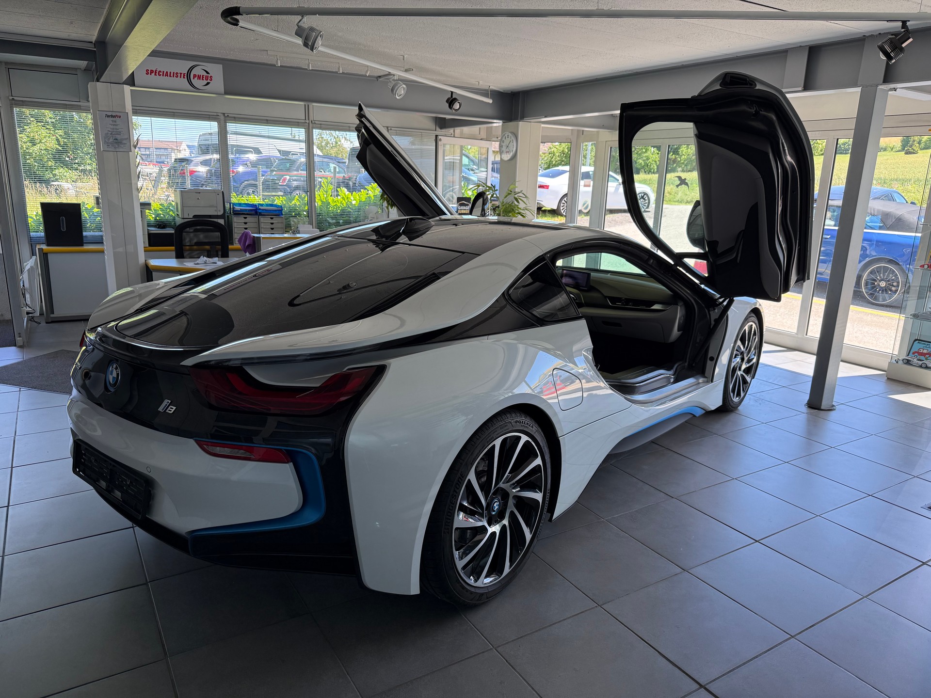 BMW i8 Coupé-image-4