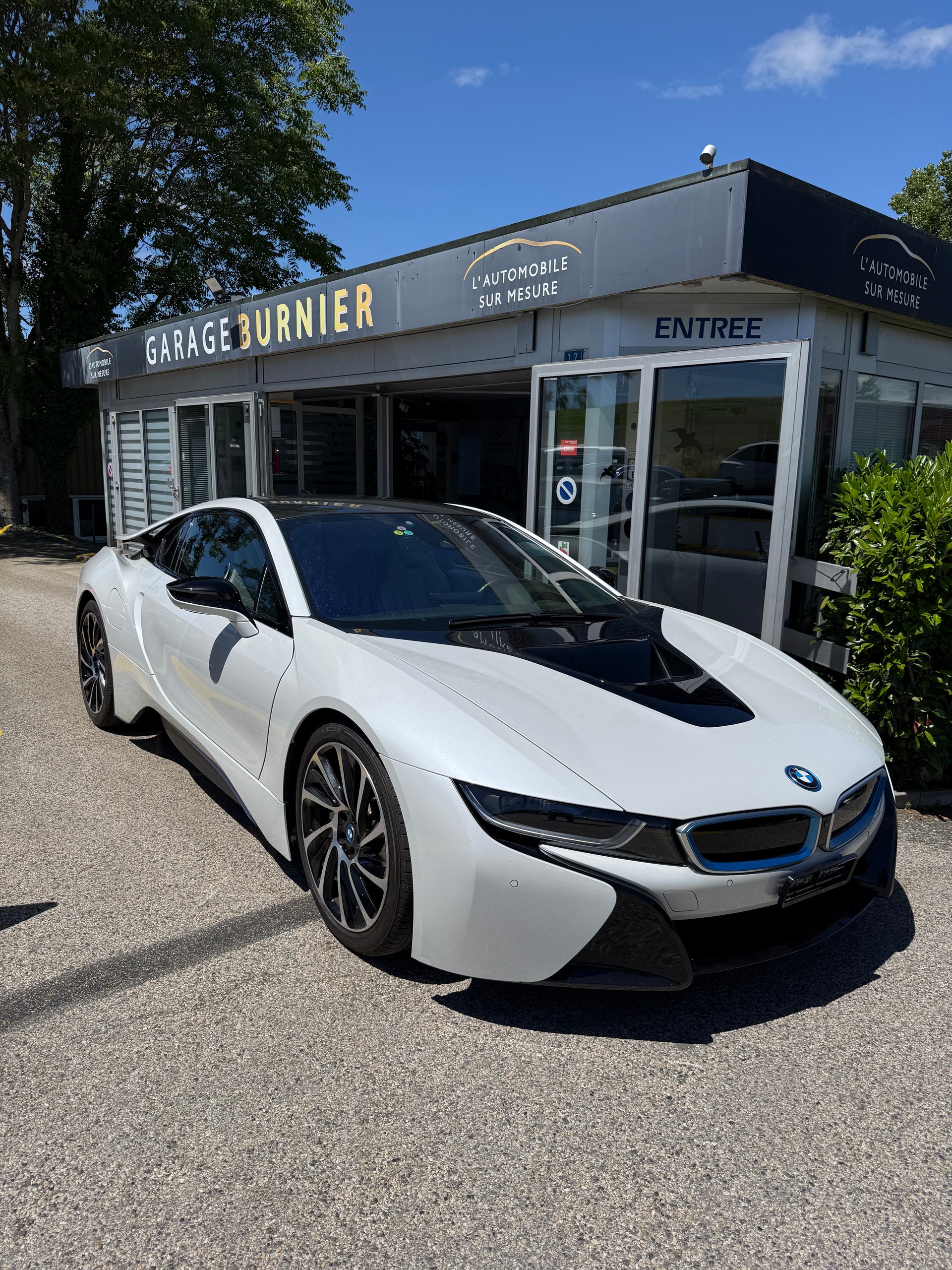 BMW i8 Coupé-image-0