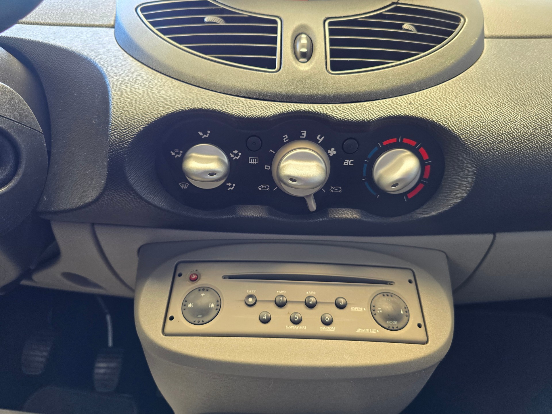 RENAULT Twingo 1.2 16V T GT-image-12