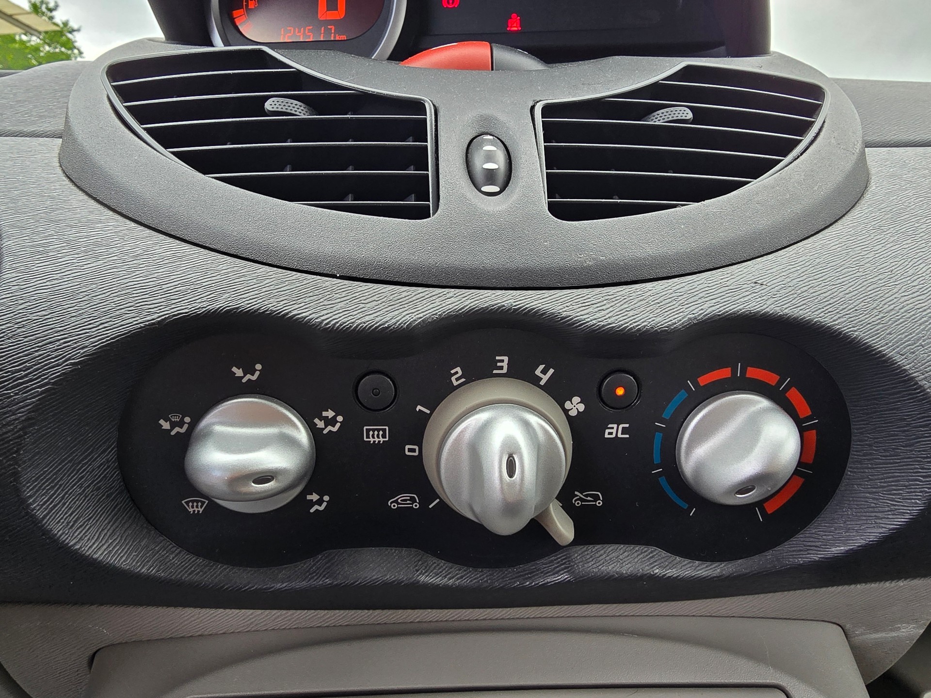 RENAULT Twingo 1.2 16V T GT-image-13