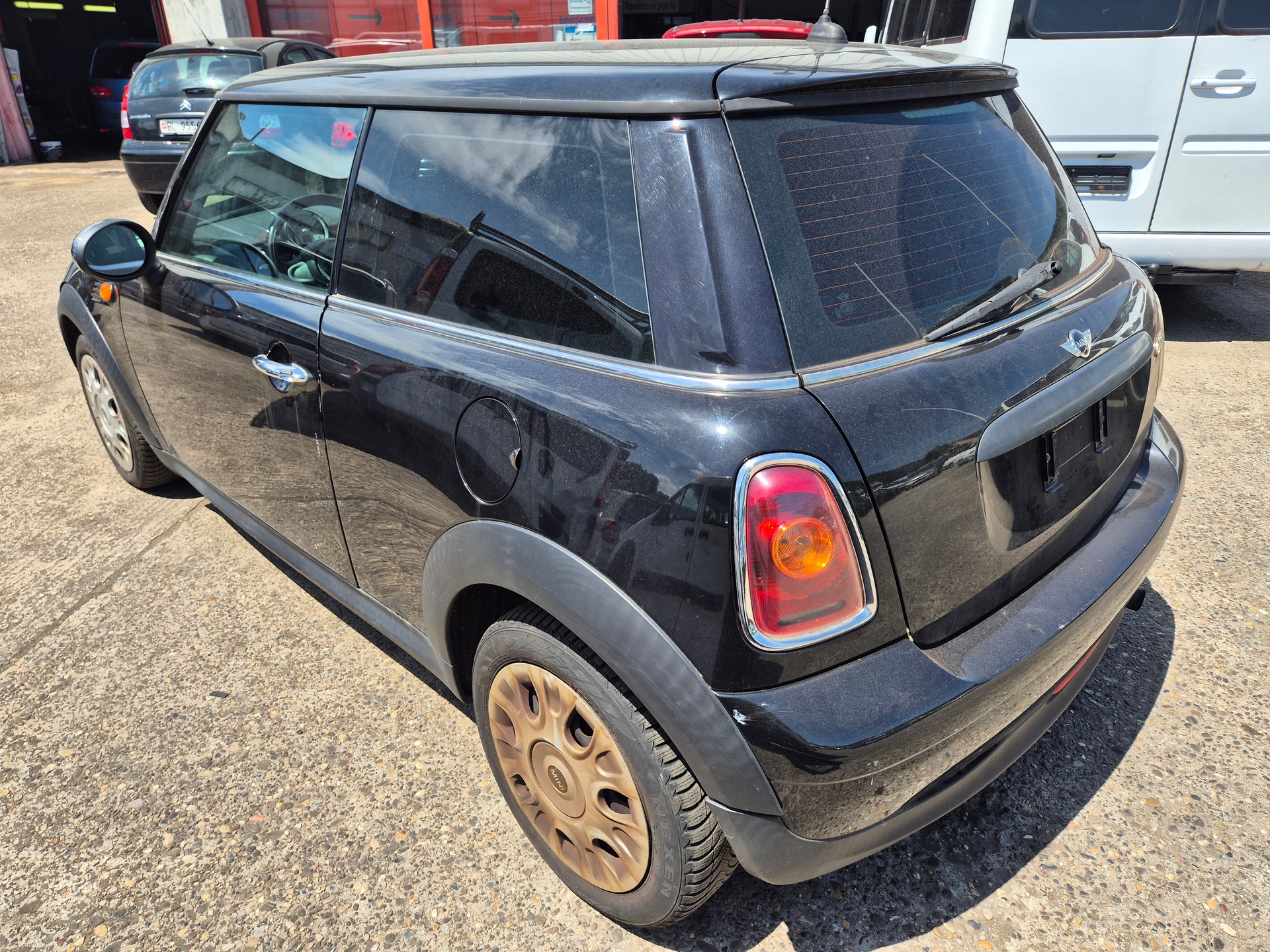 MINI One-image-3
