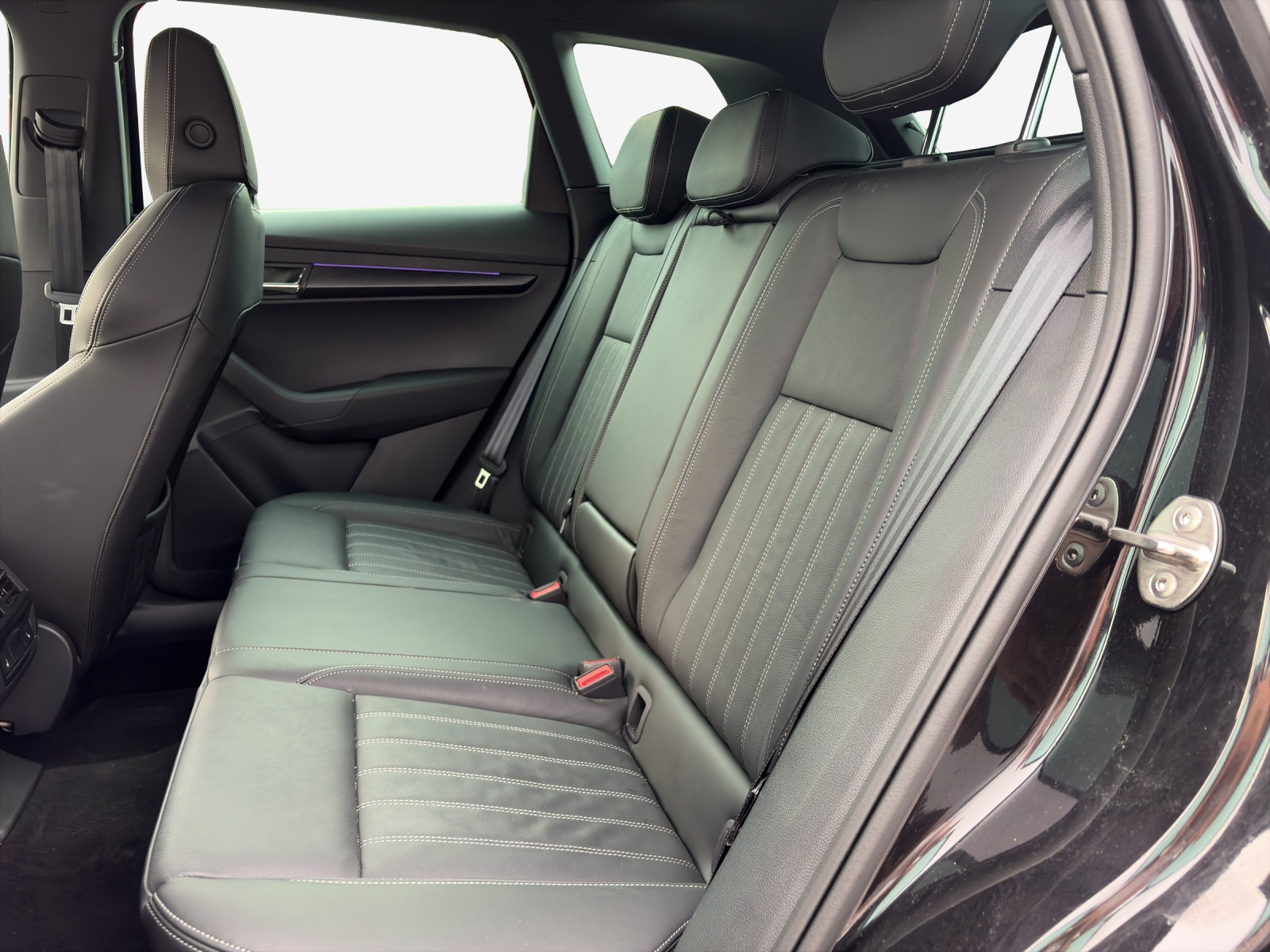 SKODA Karoq 2.0 TSI SportLine 4x4 DSG-image-11