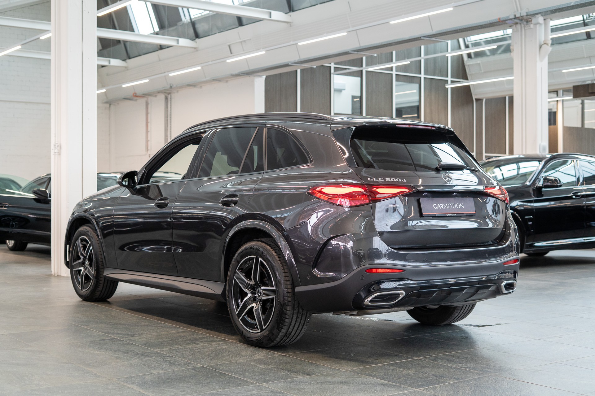 MERCEDES-BENZ GLC 300 d AMG Line 4matic / Rückfahrkamera / el.Sitze / Ambientebeleuchtung-image-7