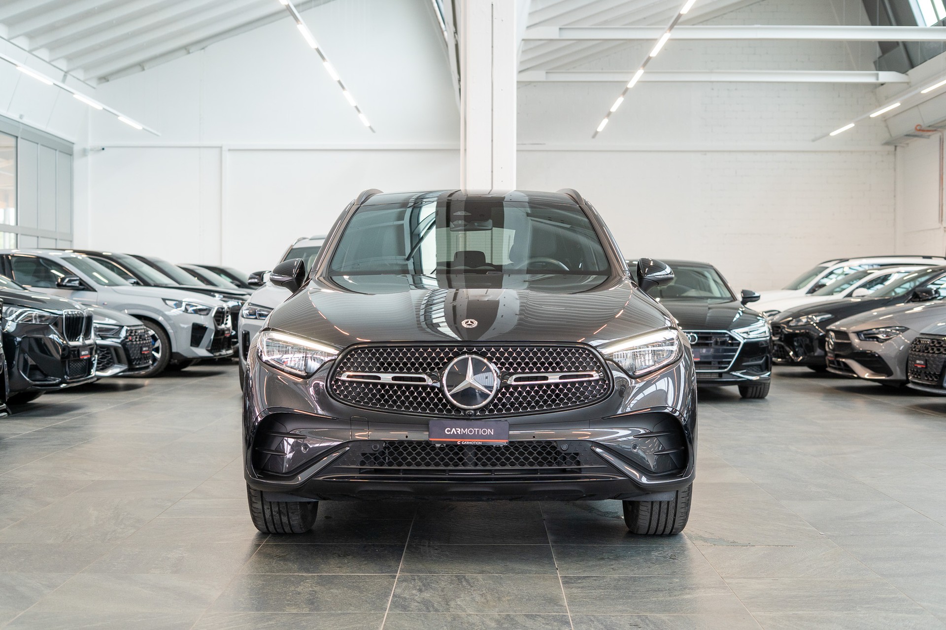 MERCEDES-BENZ GLC 300 d AMG Line 4matic / Rückfahrkamera / el.Sitze / Ambientebeleuchtung-image-1