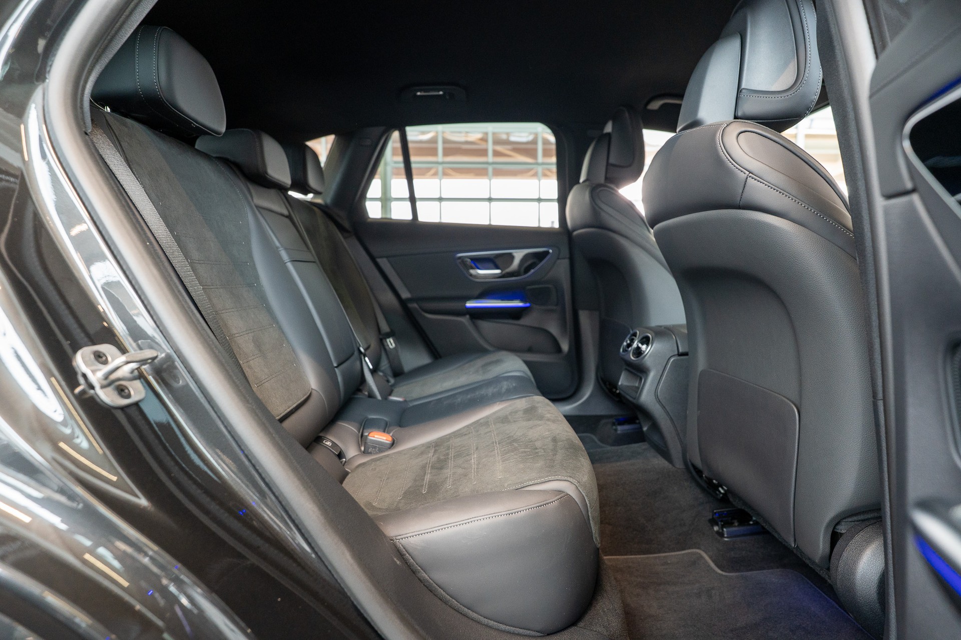 MERCEDES-BENZ GLC 300 d AMG Line 4matic / Rückfahrkamera / el.Sitze / Ambientebeleuchtung-image-13