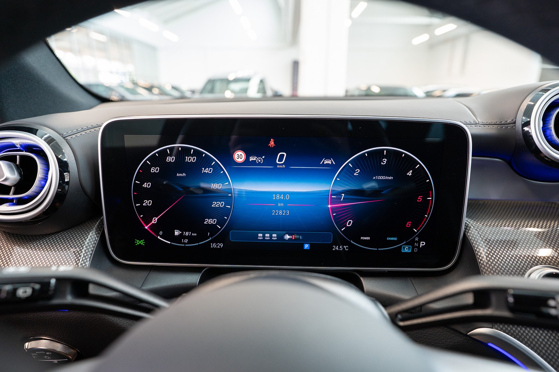 MERCEDES-BENZ GLC 300 d AMG Line 4matic / Rückfahrkamera / el.Sitze / Ambientebeleuchtung-image-19