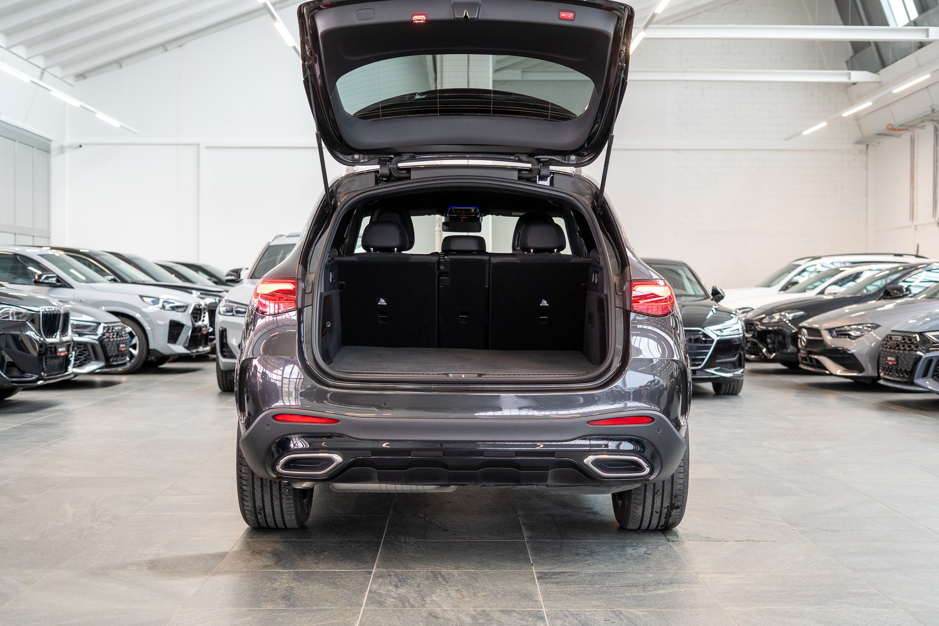 MERCEDES-BENZ GLC 300 d AMG Line 4matic / Rückfahrkamera / el.Sitze / Ambientebeleuchtung-image-6