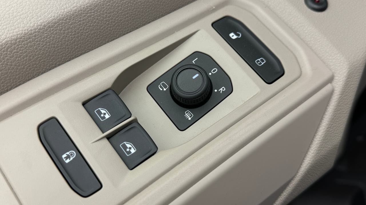 VW Multivan 1.5 eHybrid Life Lang DSG-image-8