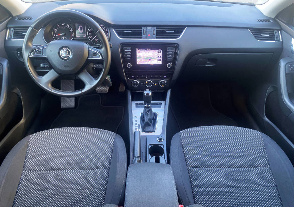 SKODA Octavia Combi 1.8 TSI Ambition 4x4 DSG-image-6