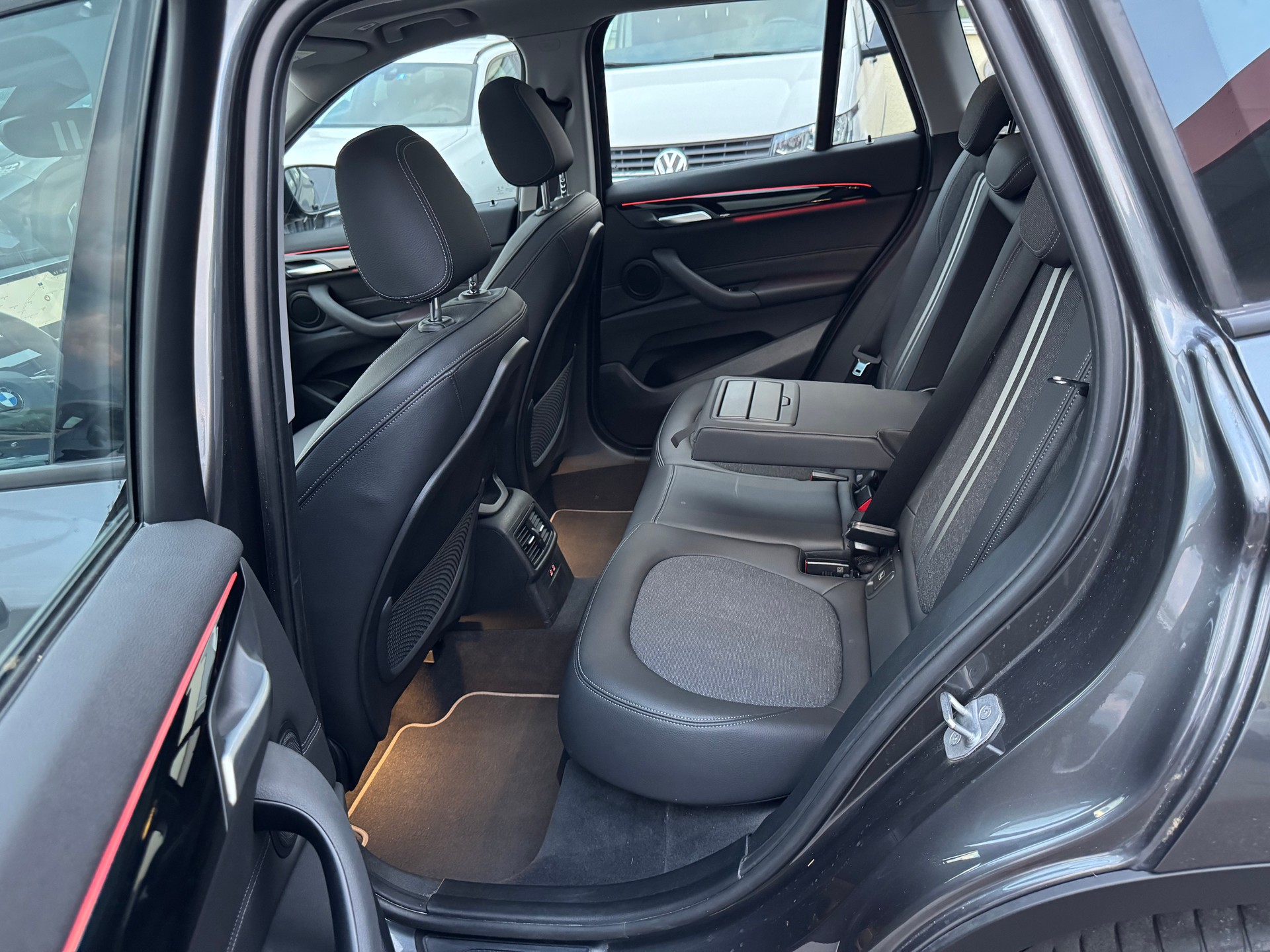 BMW X1 xDrive 18d Sport Line Steptronic-image-12