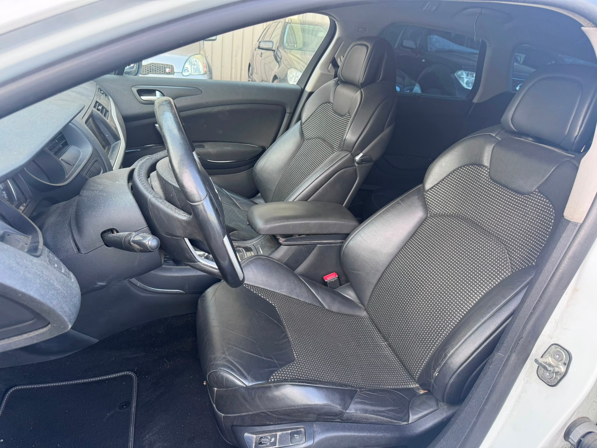 CITROEN C5 Tourer 2.2 HDi Exclusive Automatic-image-10