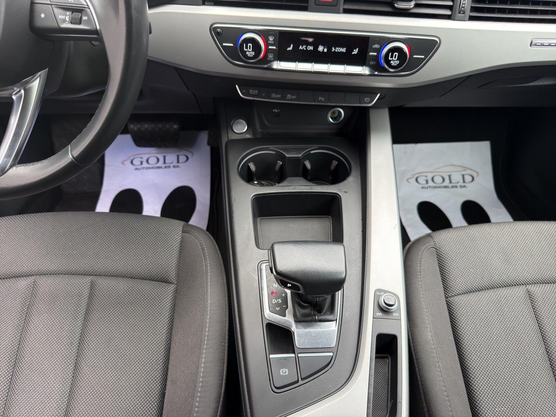 AUDI A4 Avant 40 TDI Attraction quattro S-tronic-image-6