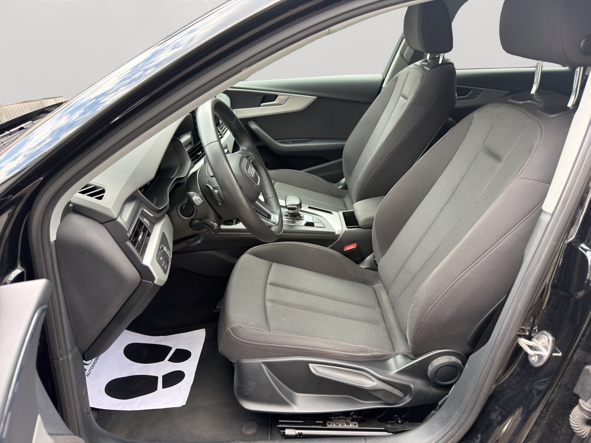 AUDI A4 Avant 40 TDI Attraction quattro S-tronic-image-4