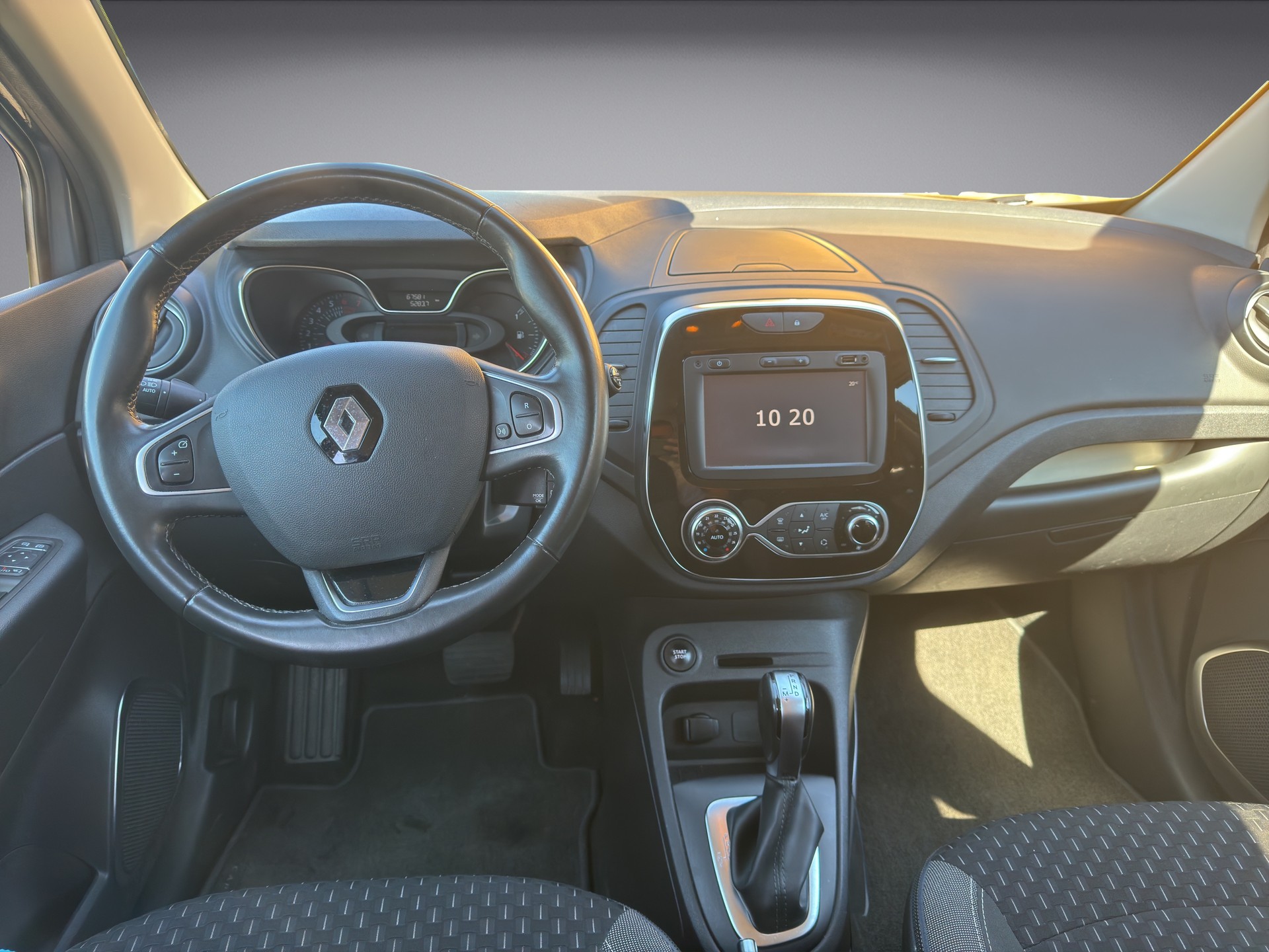 RENAULT Captur 1.2 TCe Intens EDC S/S-image-6