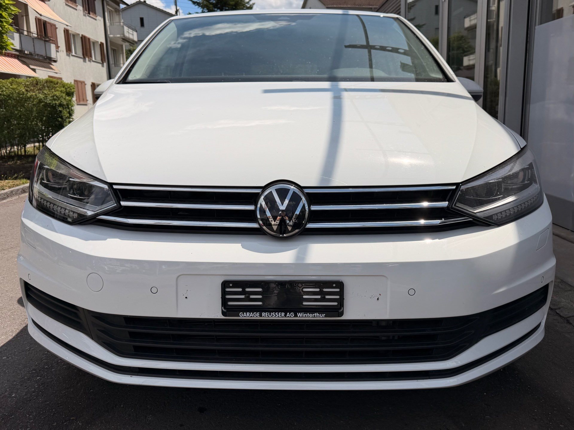 VW Touran 1.5 TSI DSG COMFORTLINE *** TOPAUSGESTATTETES FAMILIENAUTO !!! ***-showroom-element-1