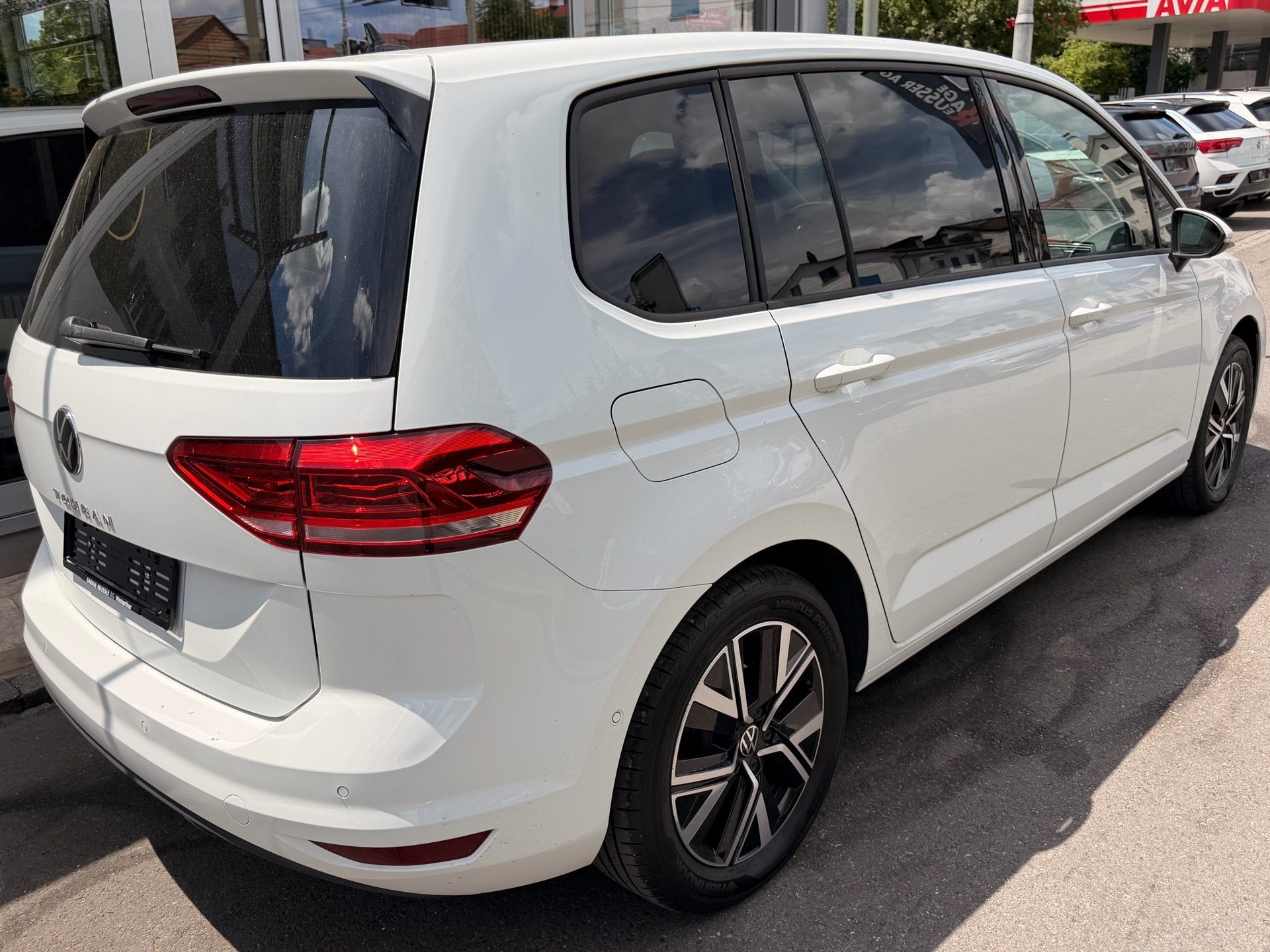 VW Touran 1.5 TSI DSG COMFORTLINE *** TOPAUSGESTATTETES FAMILIENAUTO !!! ***-showroom-element-3