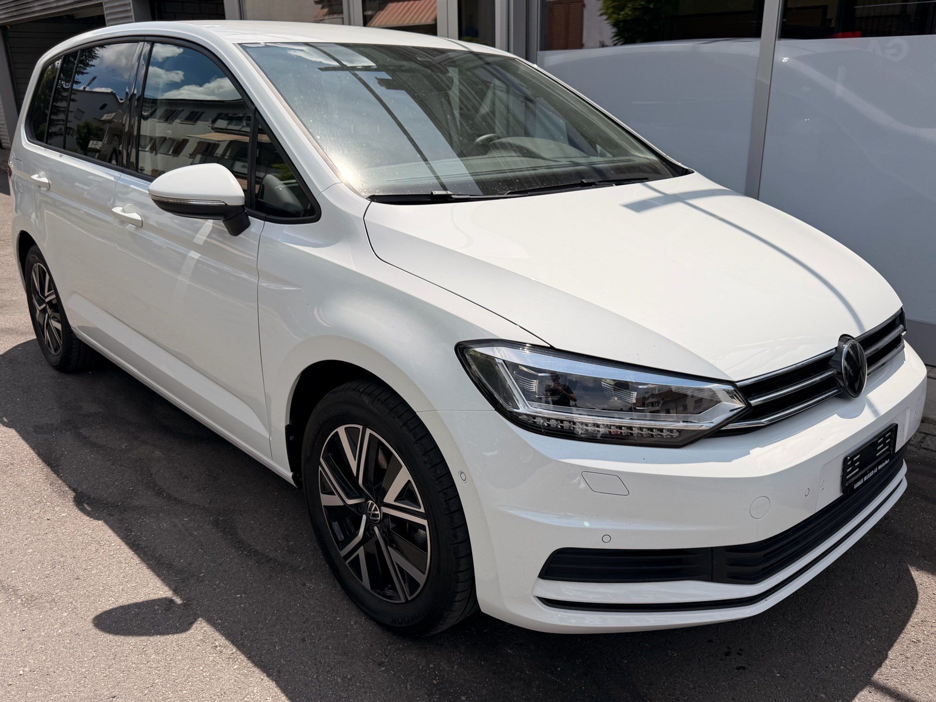 VW Touran 1.5 TSI DSG COMFORTLINE *** TOPAUSGESTATTETES FAMILIENAUTO !!! ***-showroom-element-2