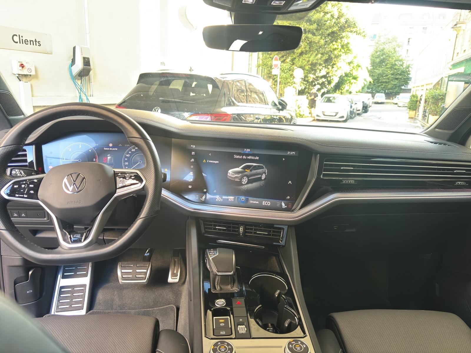 VW Touareg 3.0 TDI R Line 75 Edition Tiptronic-image-4