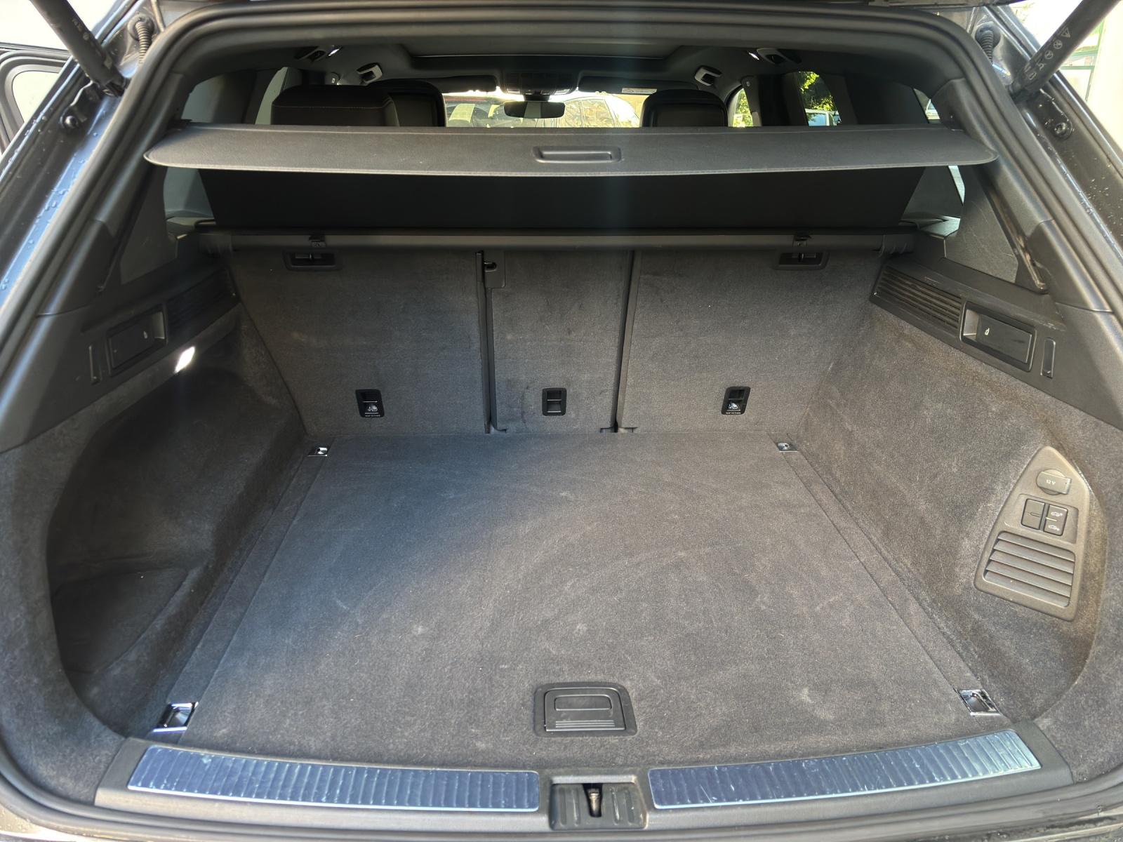 VW Touareg 3.0 TDI R Line 75 Edition Tiptronic-image-8