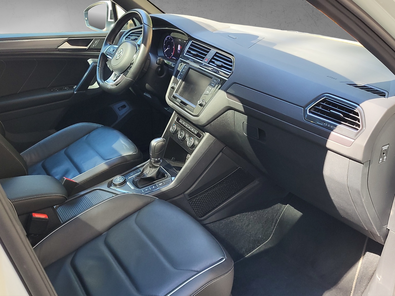 VW Tiguan Highline R-Line 2.0TDI 190PS DSG 4Motion-image-9