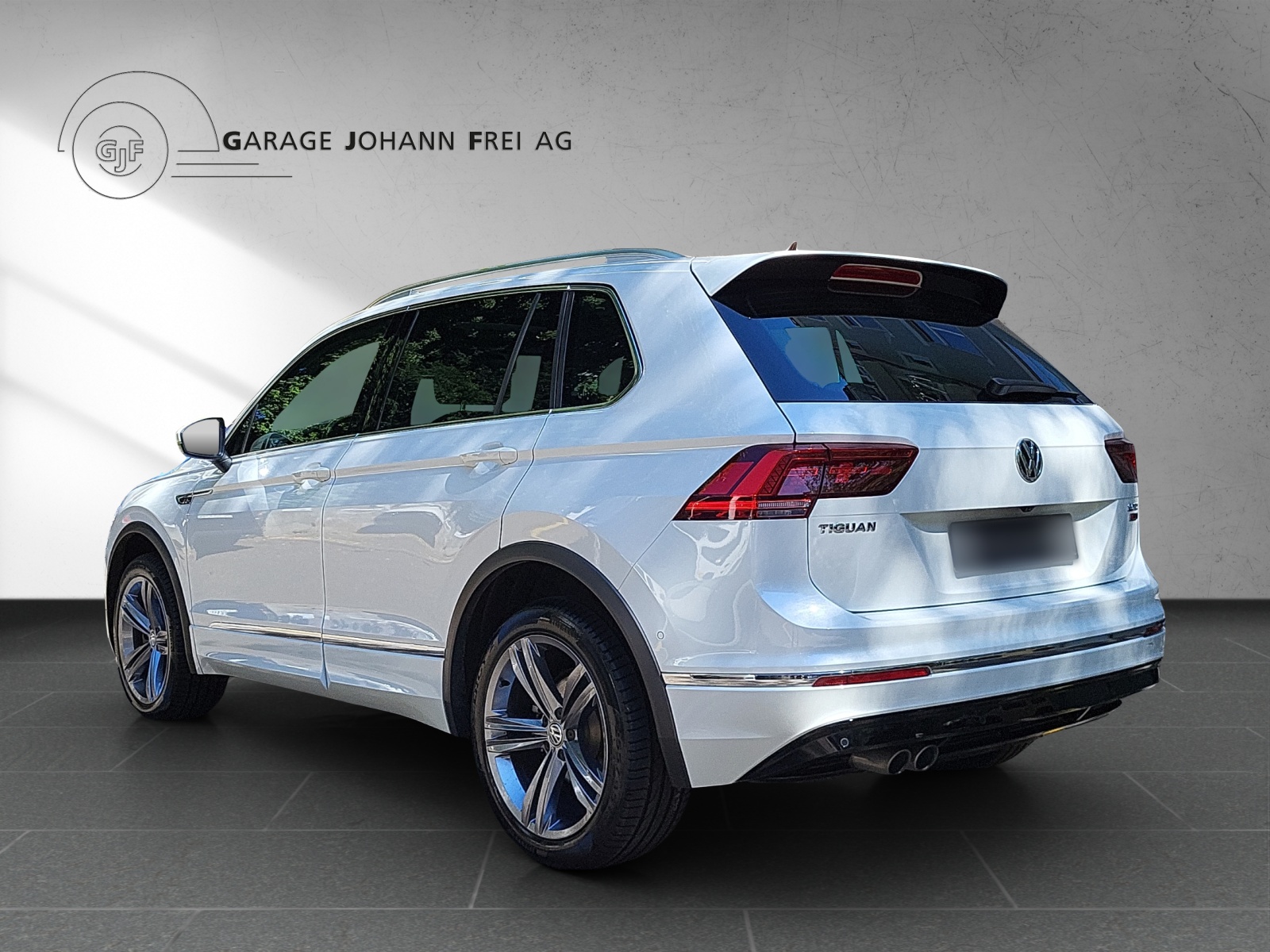 VW Tiguan Highline R-Line 2.0TDI 190PS DSG 4Motion-image-2