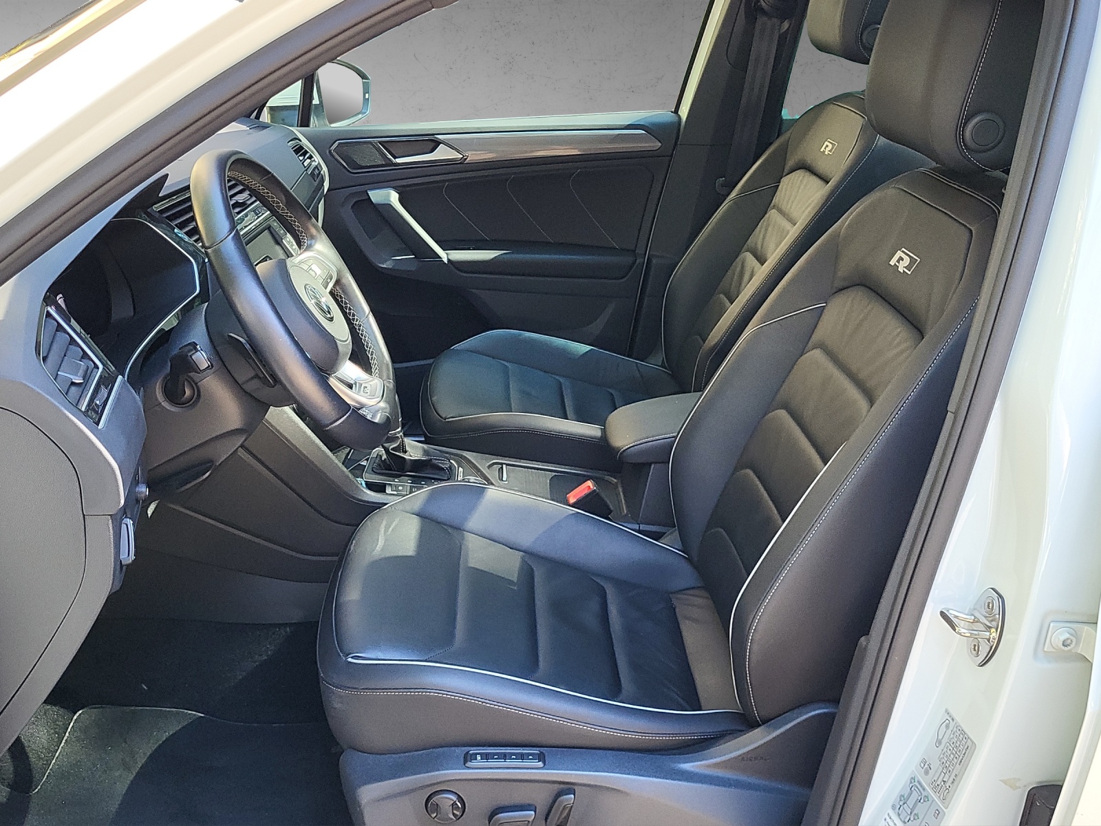 VW Tiguan Highline R-Line 2.0TDI 190PS DSG 4Motion-image-8