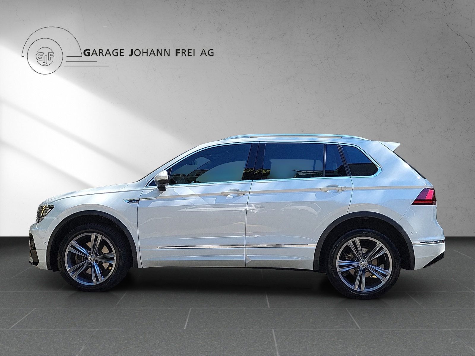 VW Tiguan Highline R-Line 2.0TDI 190PS DSG 4Motion-image-1
