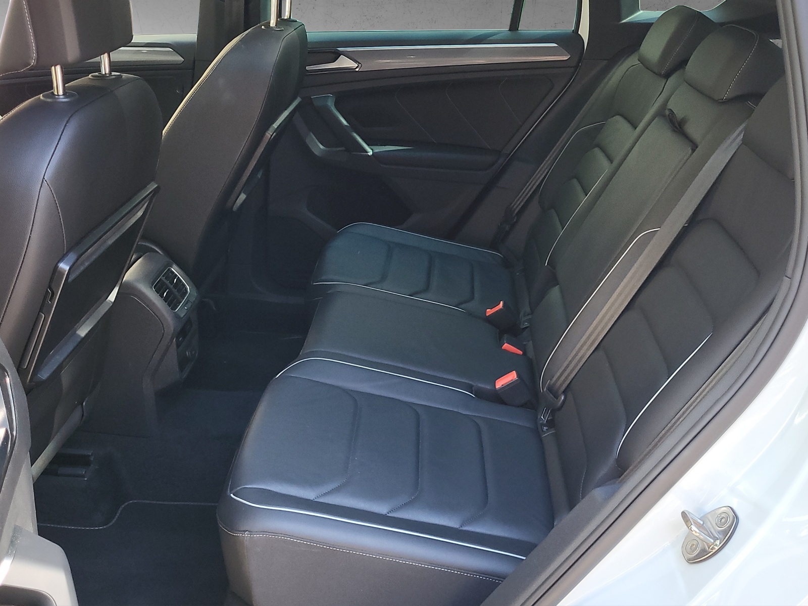 VW Tiguan Highline R-Line 2.0TDI 190PS DSG 4Motion-image-16