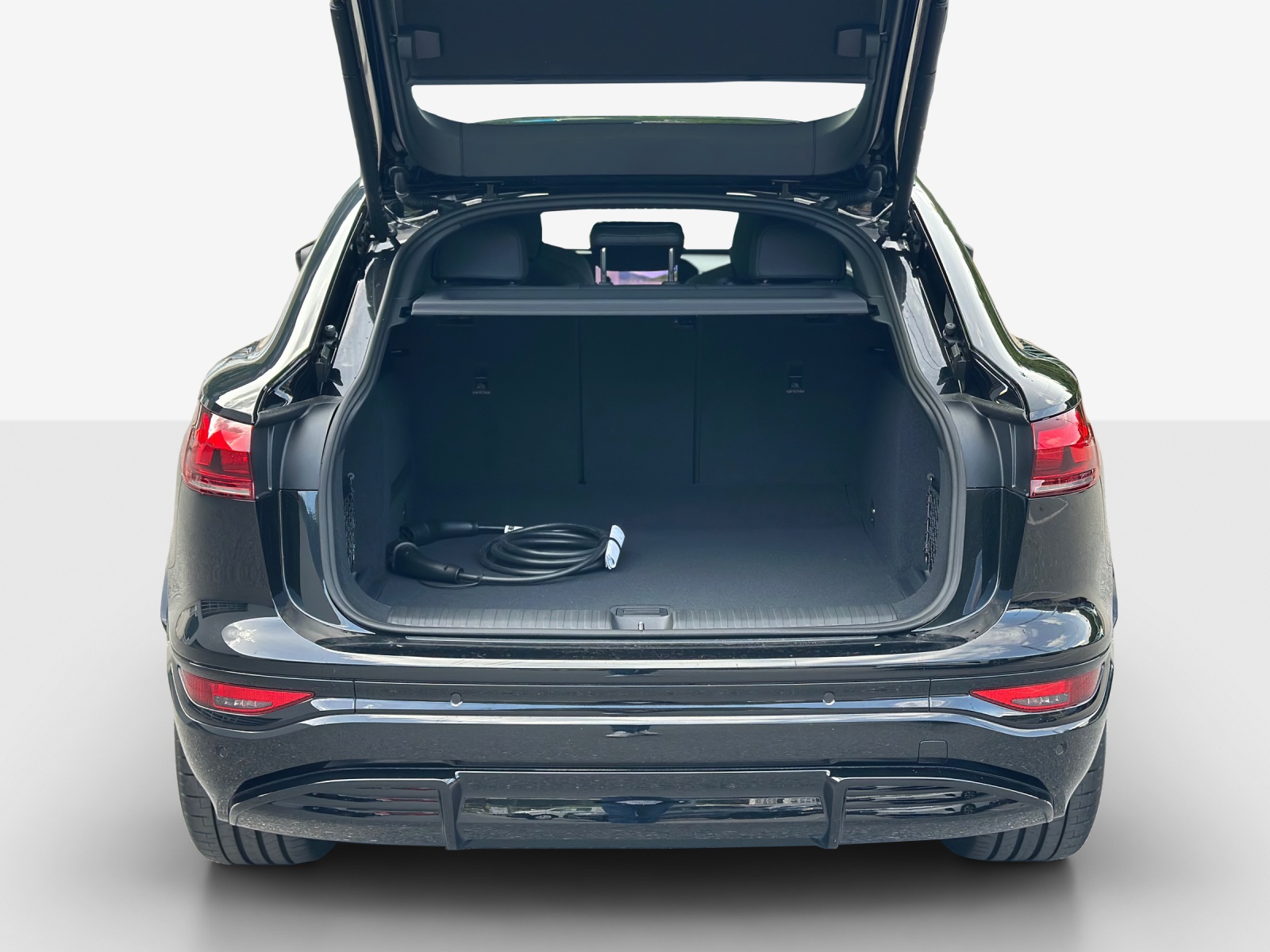 AUDI SQ6 Sportback e-tron quattro-image-12