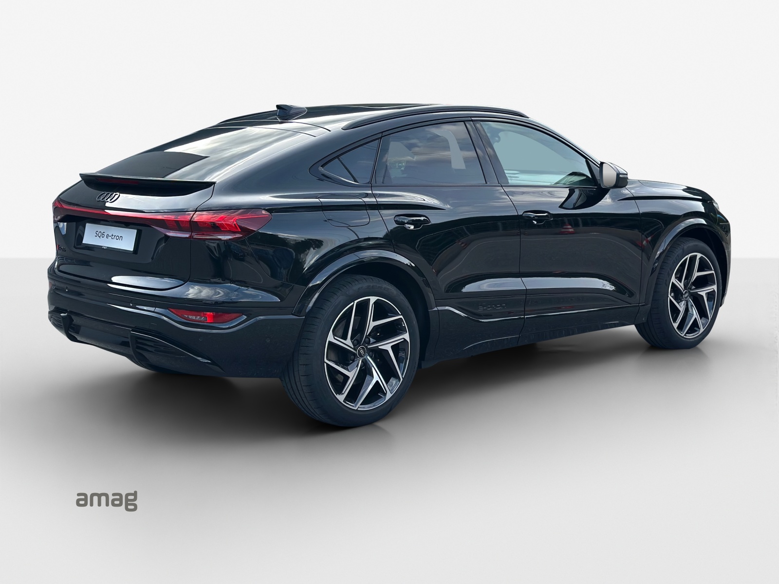 AUDI SQ6 Sportback e-tron quattro-image-4