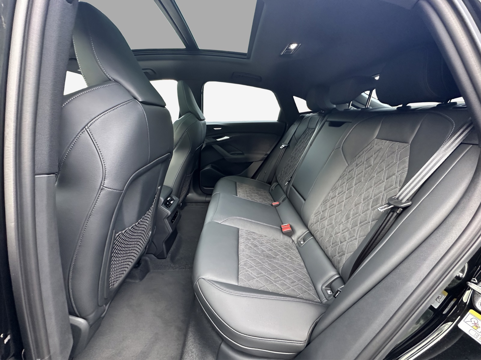 AUDI SQ6 Sportback e-tron quattro-image-11