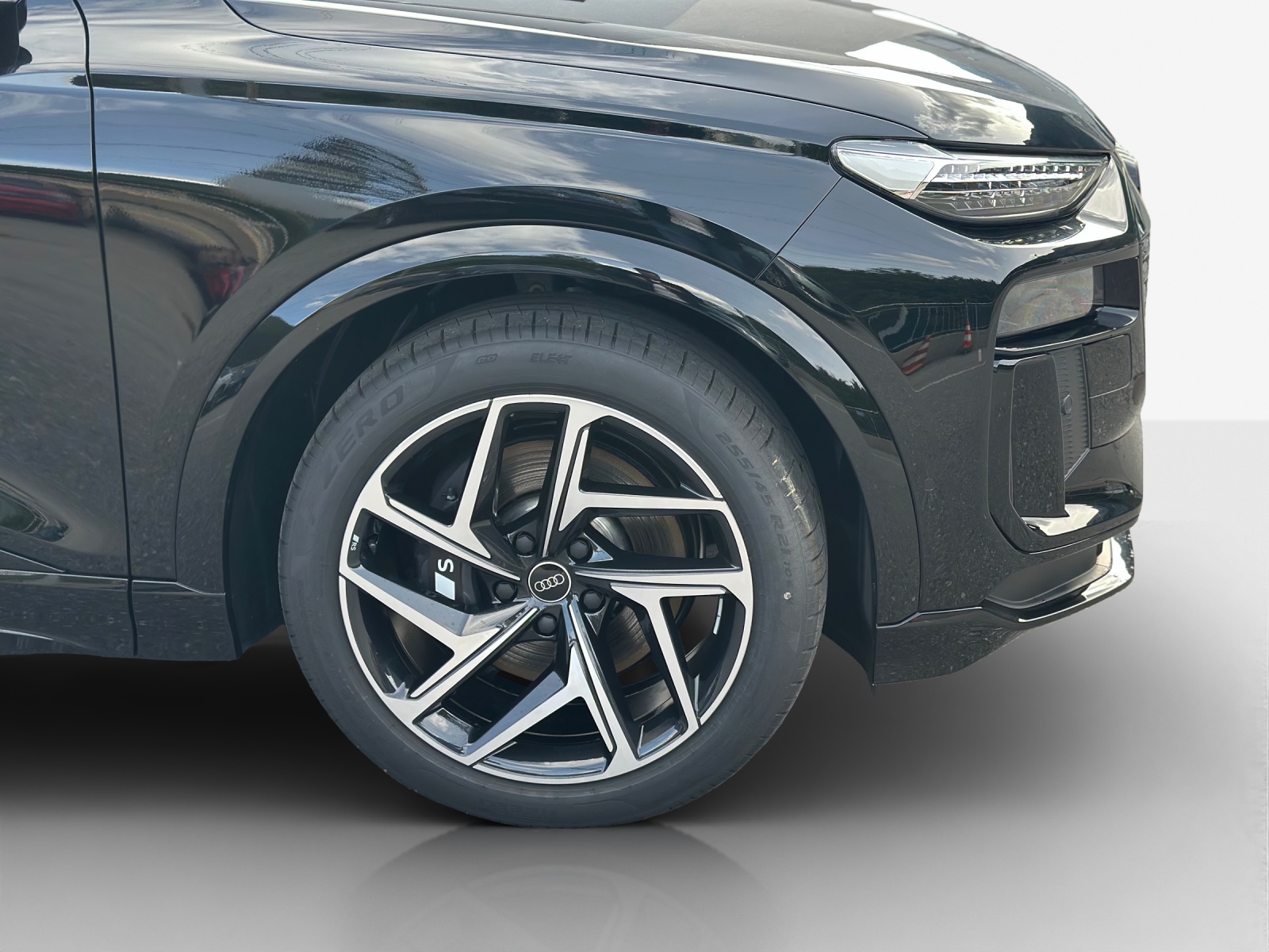 AUDI SQ6 Sportback e-tron quattro-image-15
