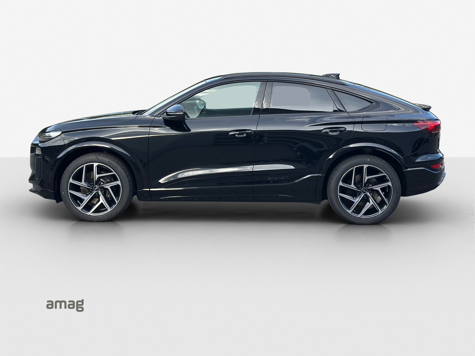 AUDI SQ6 Sportback e-tron quattro-showroom-element-1