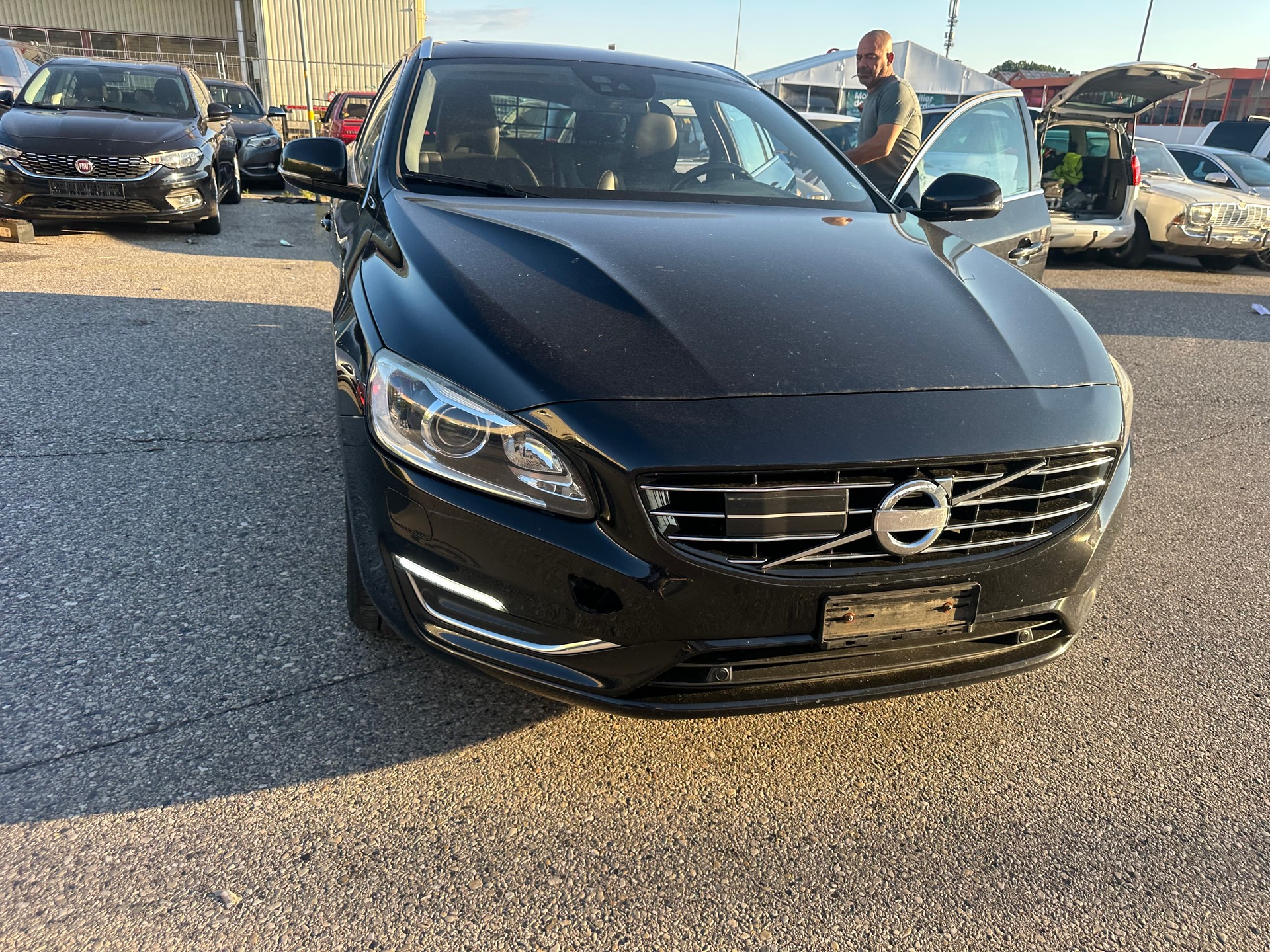VOLVO V60 D6 AWD Plug-in Hybrid Summum Geartronic-image-0