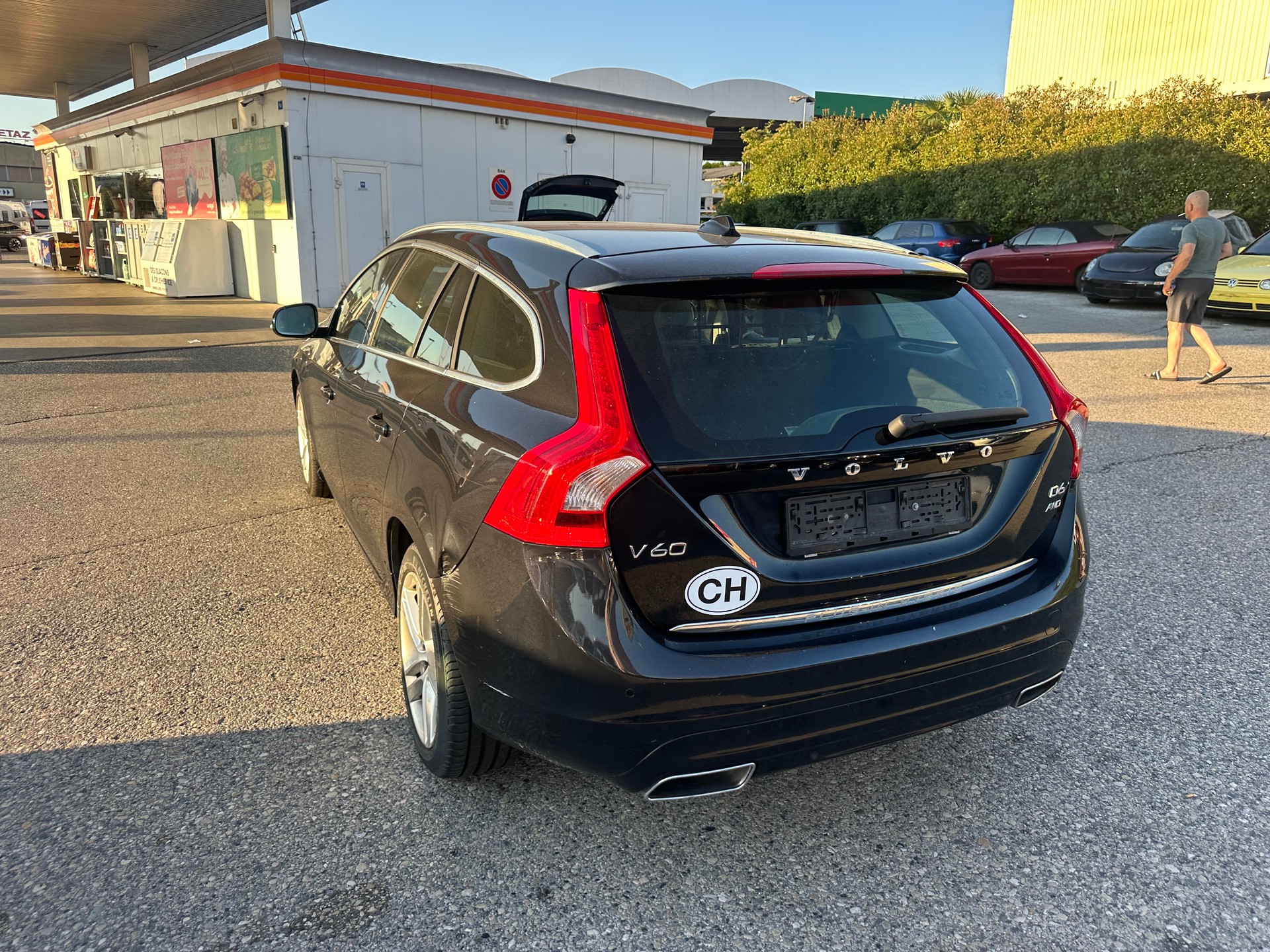 VOLVO V60 D6 AWD Plug-in Hybrid Summum Geartronic-image-7