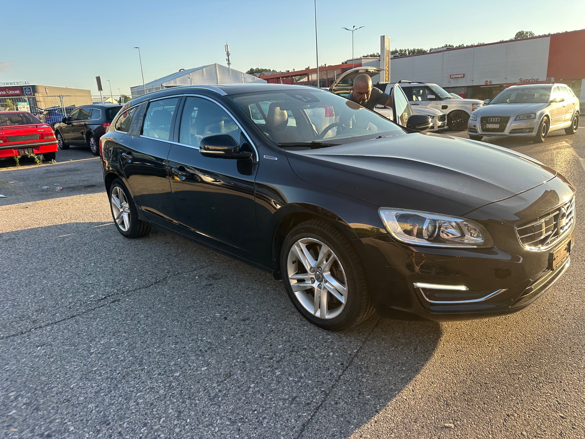 VOLVO V60 D6 AWD Plug-in Hybrid Summum Geartronic-image-8