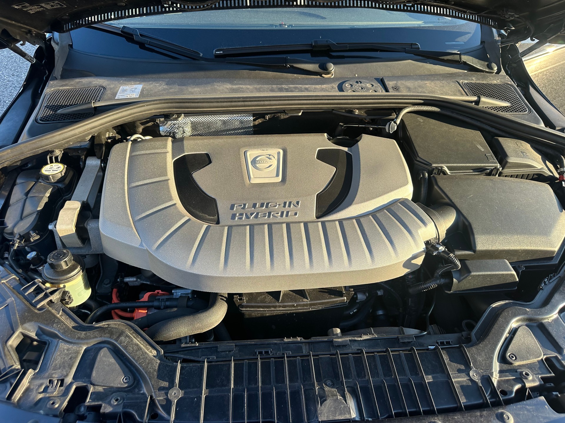 VOLVO V60 D6 AWD Plug-in Hybrid Summum Geartronic-image-1
