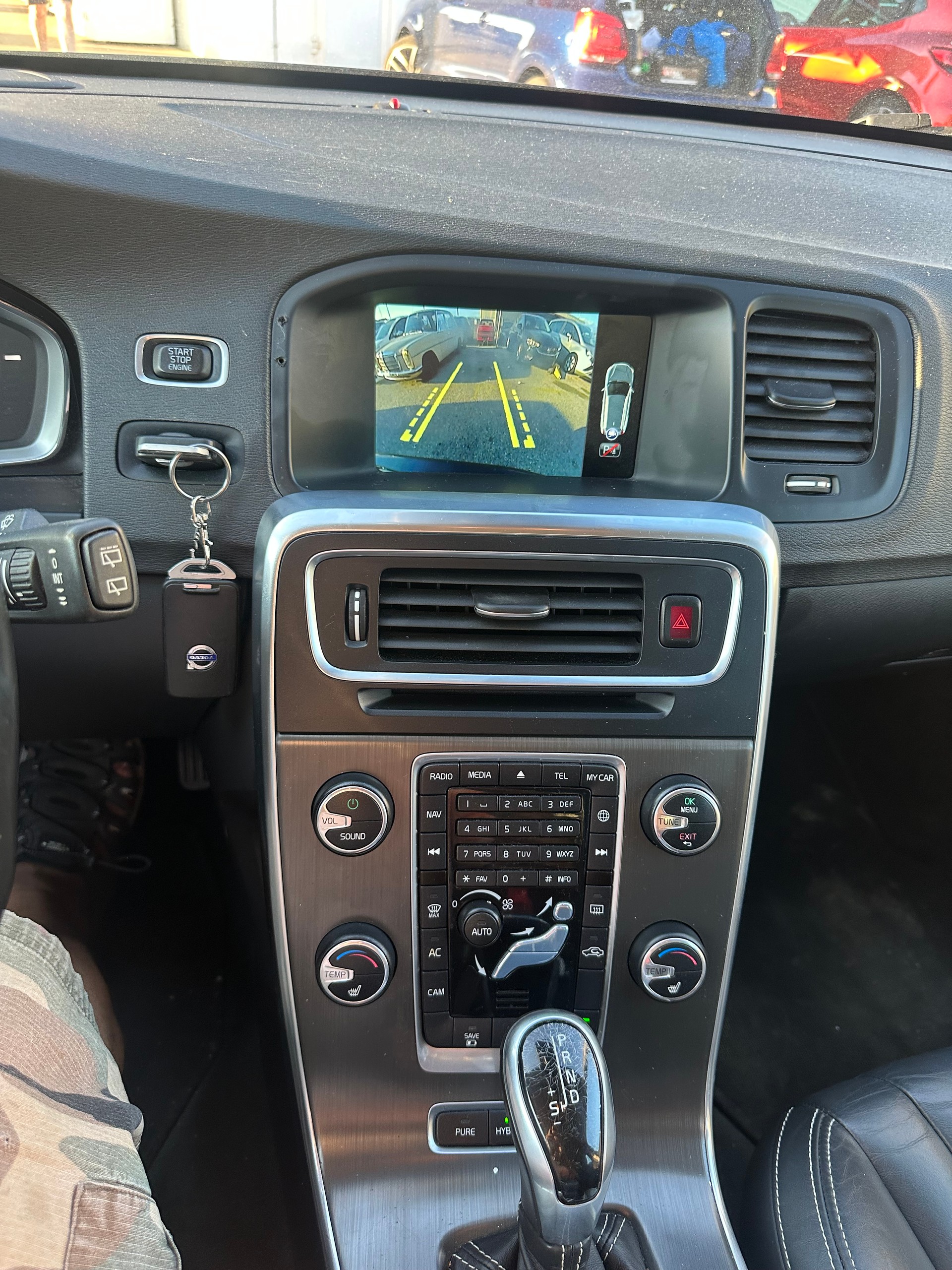 VOLVO V60 D6 AWD Plug-in Hybrid Summum Geartronic-image-10