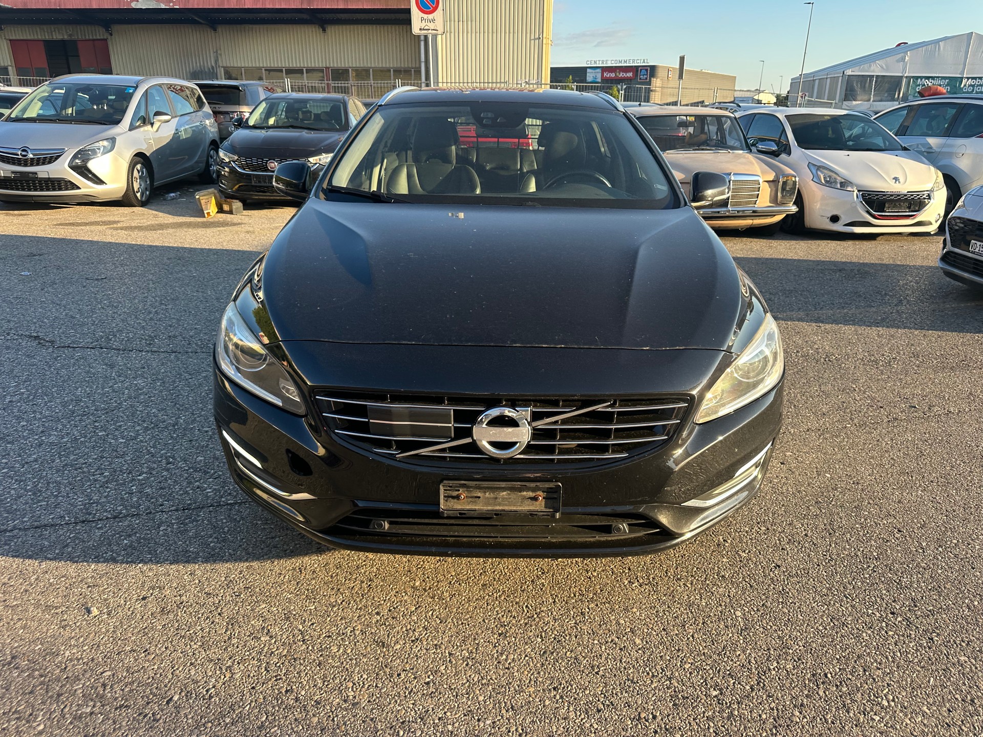 VOLVO V60 D6 AWD Plug-in Hybrid Summum Geartronic-image-12