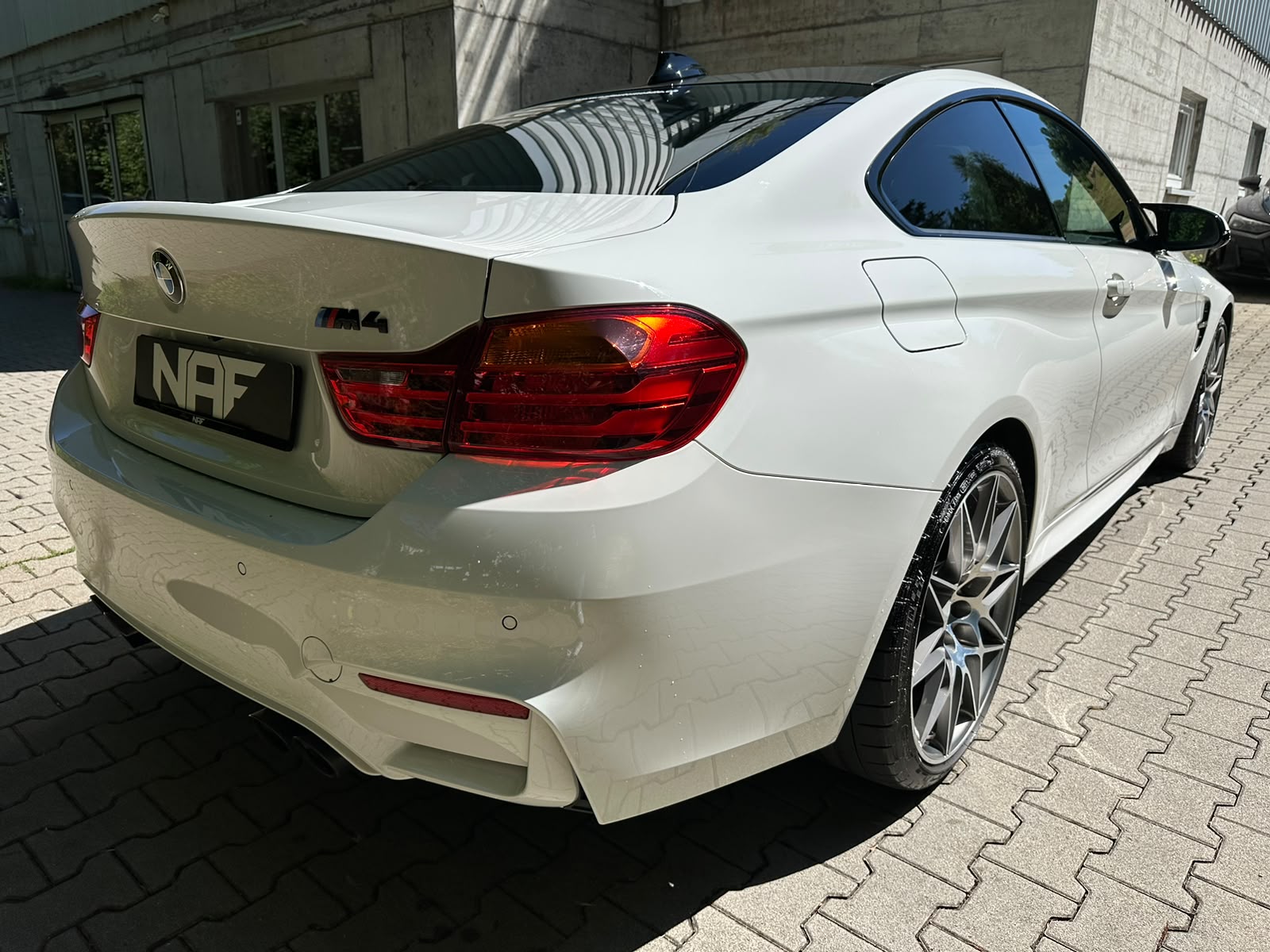 BMW M4 Coupé Competition DKG-image-5