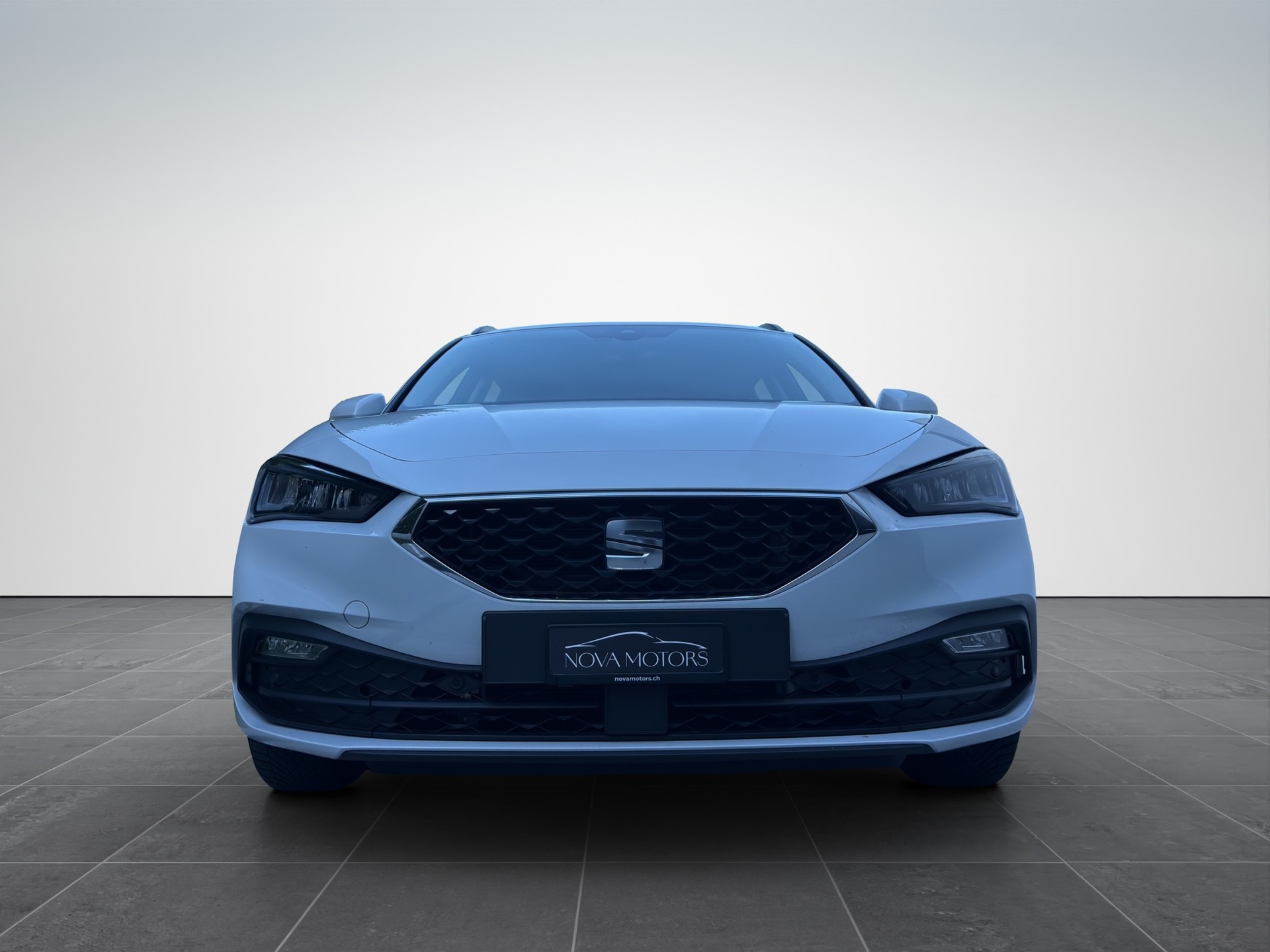 SEAT Leon ST 2.0 TDI EVO DSG Fleet Edition-image-0