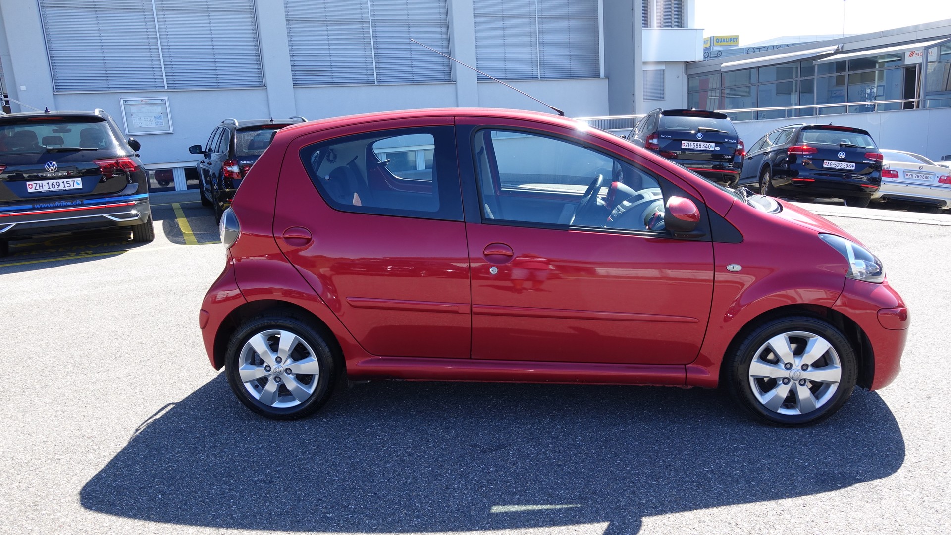 TOYOTA Aygo 1.0 Linea Luna Red-image-2