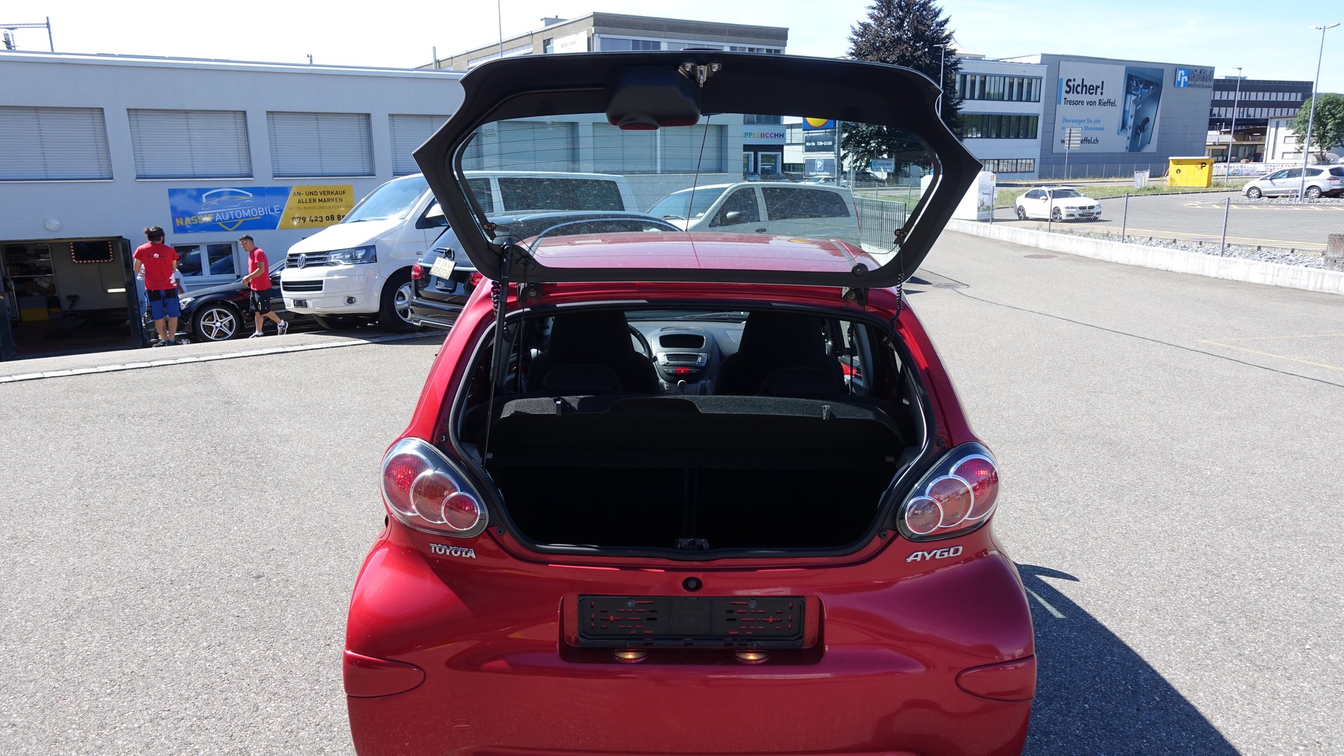 TOYOTA Aygo 1.0 Linea Luna Red-image-12