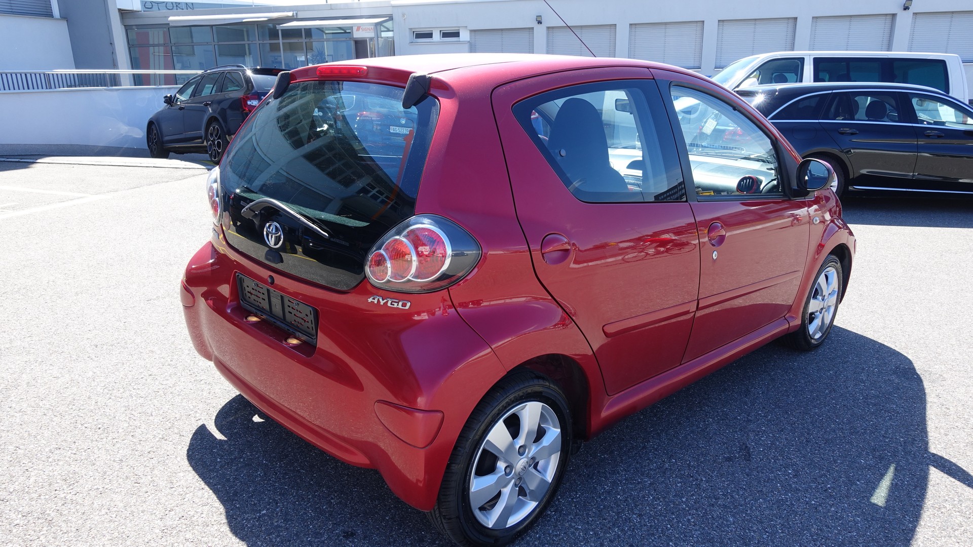 TOYOTA Aygo 1.0 Linea Luna Red-image-1