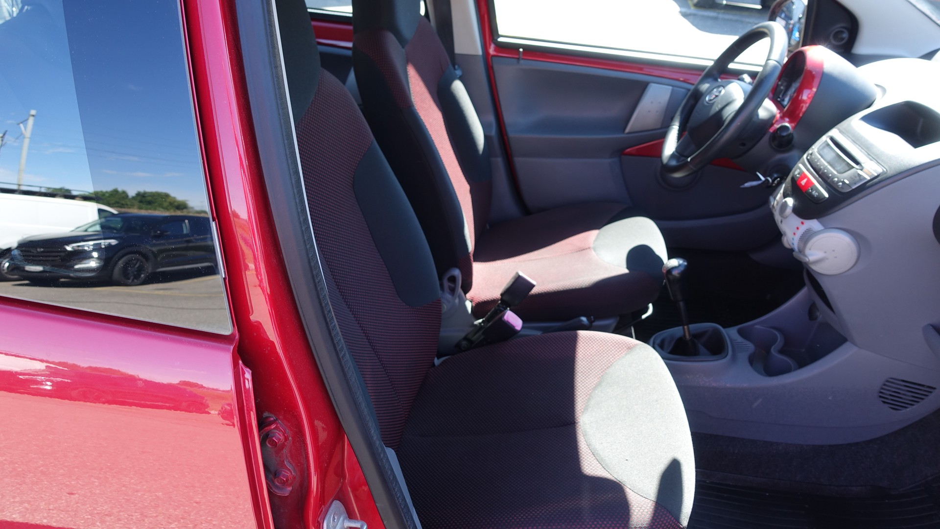TOYOTA Aygo 1.0 Linea Luna Red-image-8