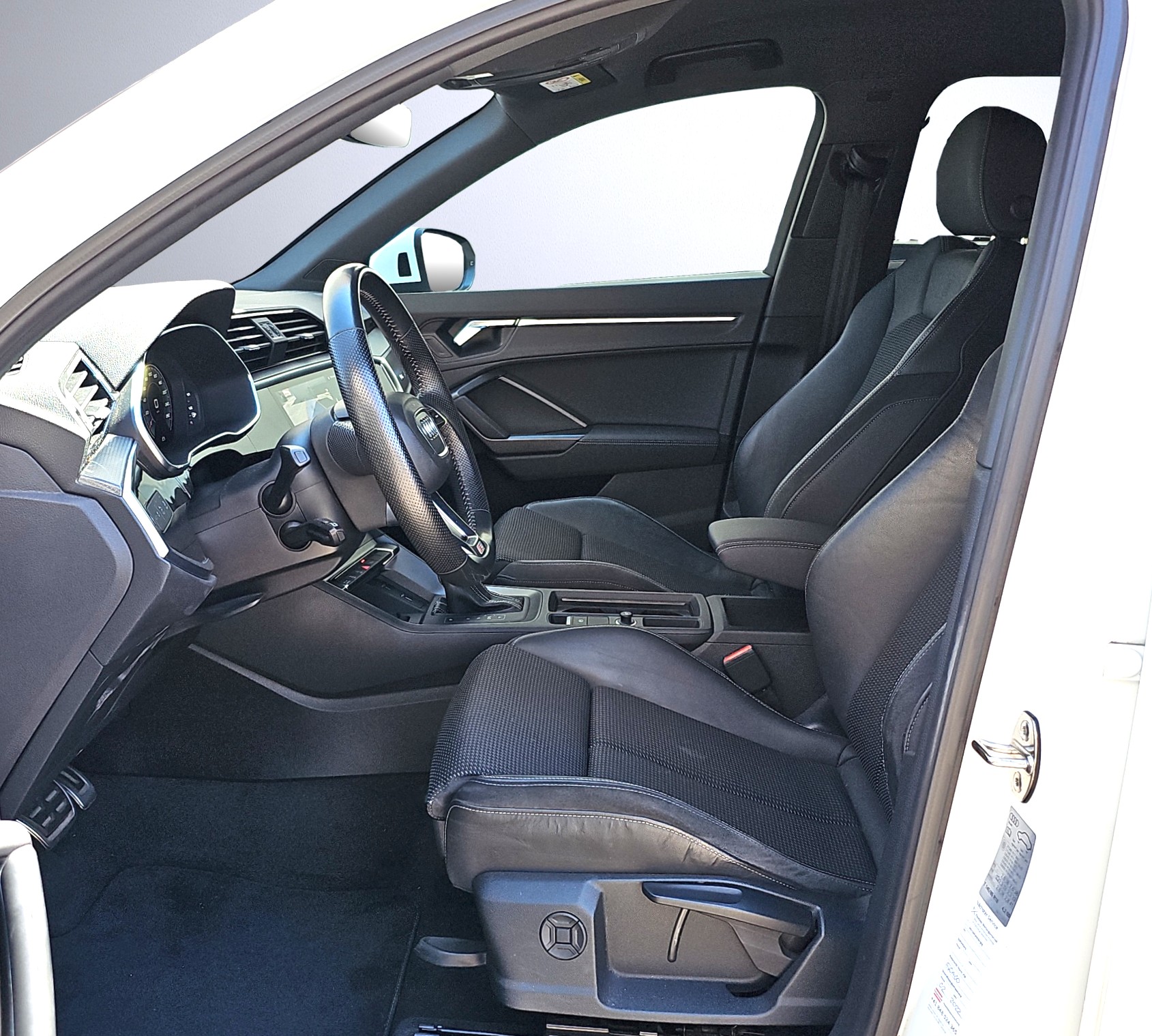 AUDI Q3 35 TFSI S-tronic-image-8