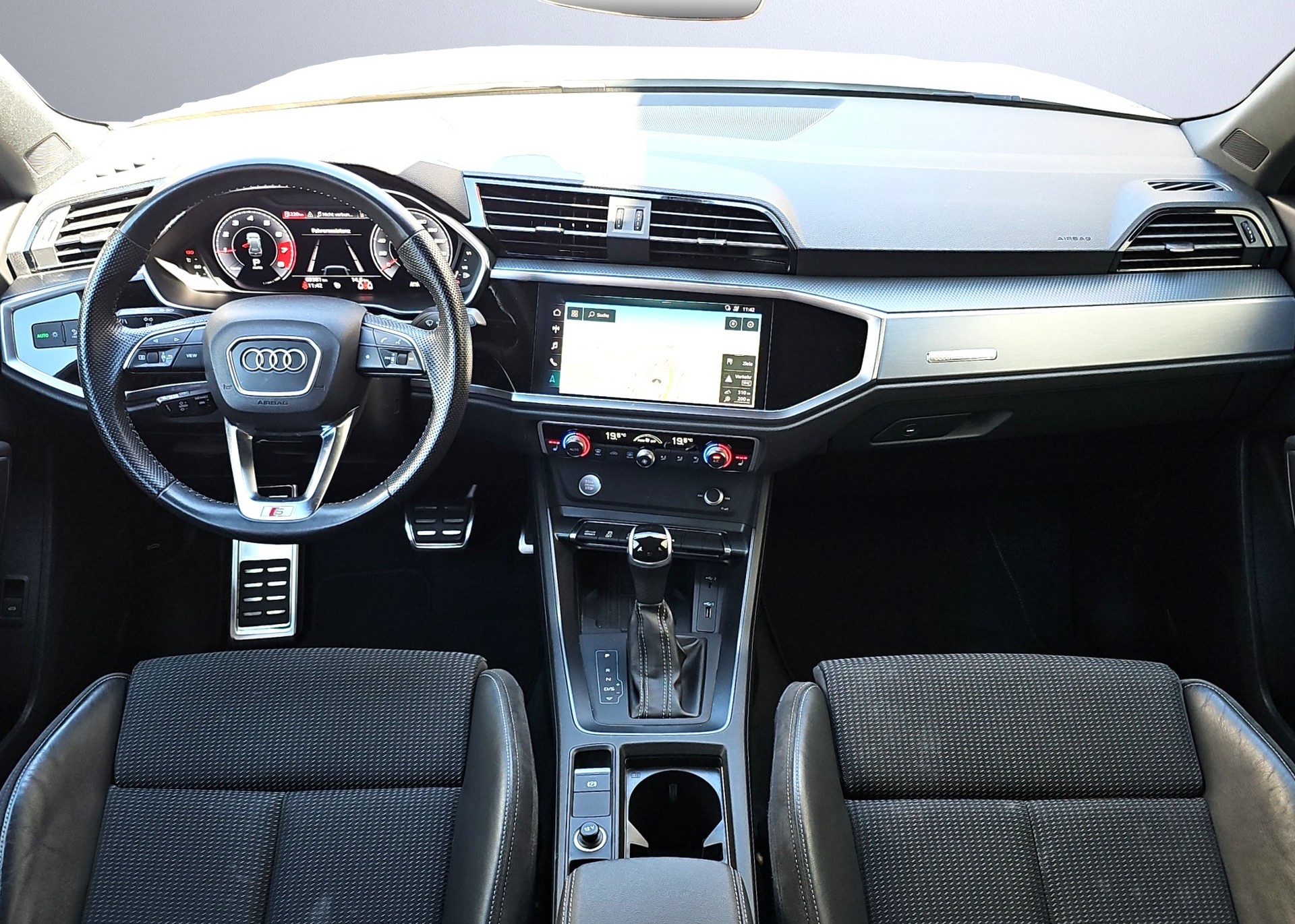 AUDI Q3 35 TFSI S-tronic-image-9