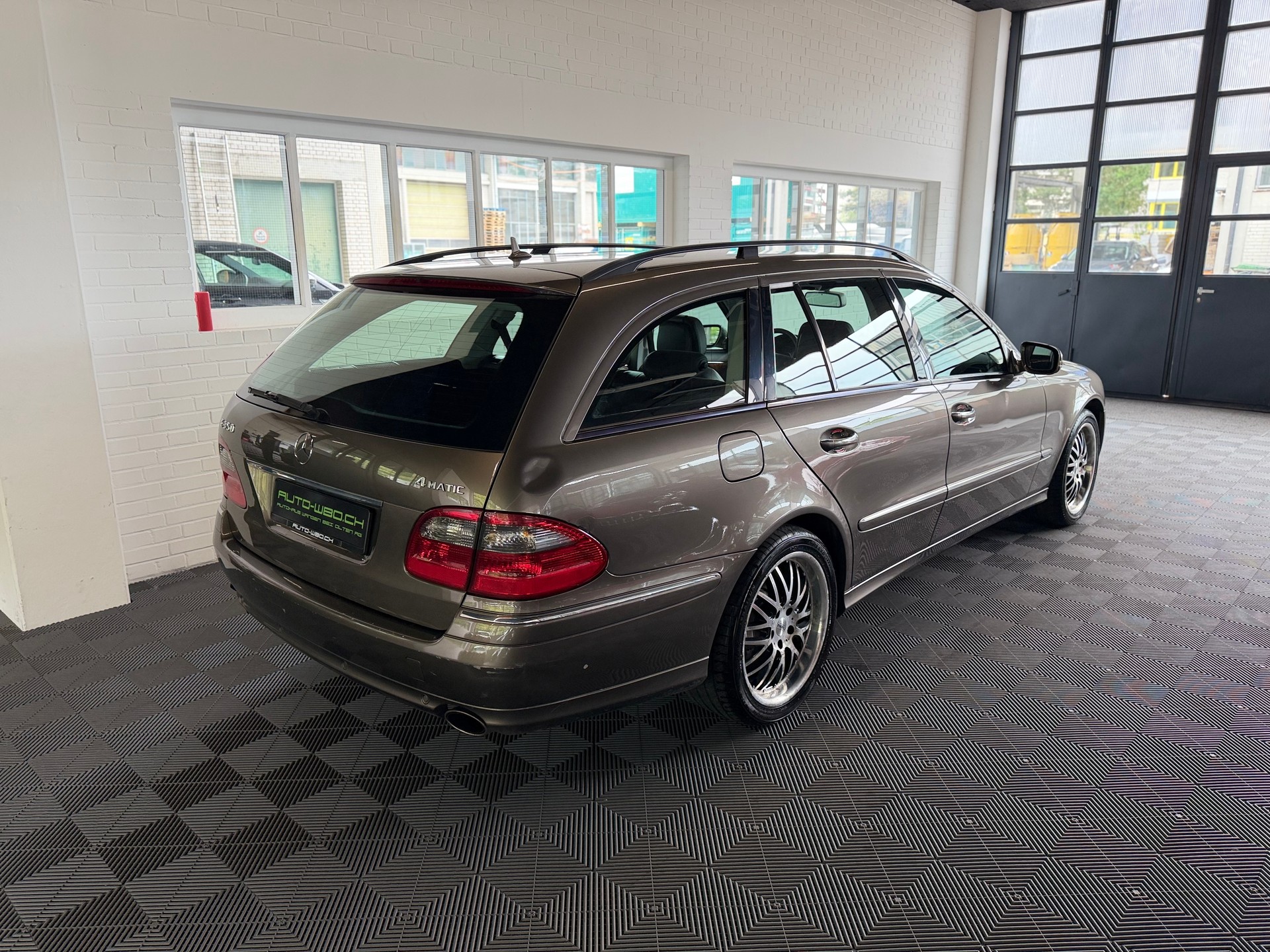 MERCEDES-BENZ E 350 Elégance 4Matic Automatic-image-2